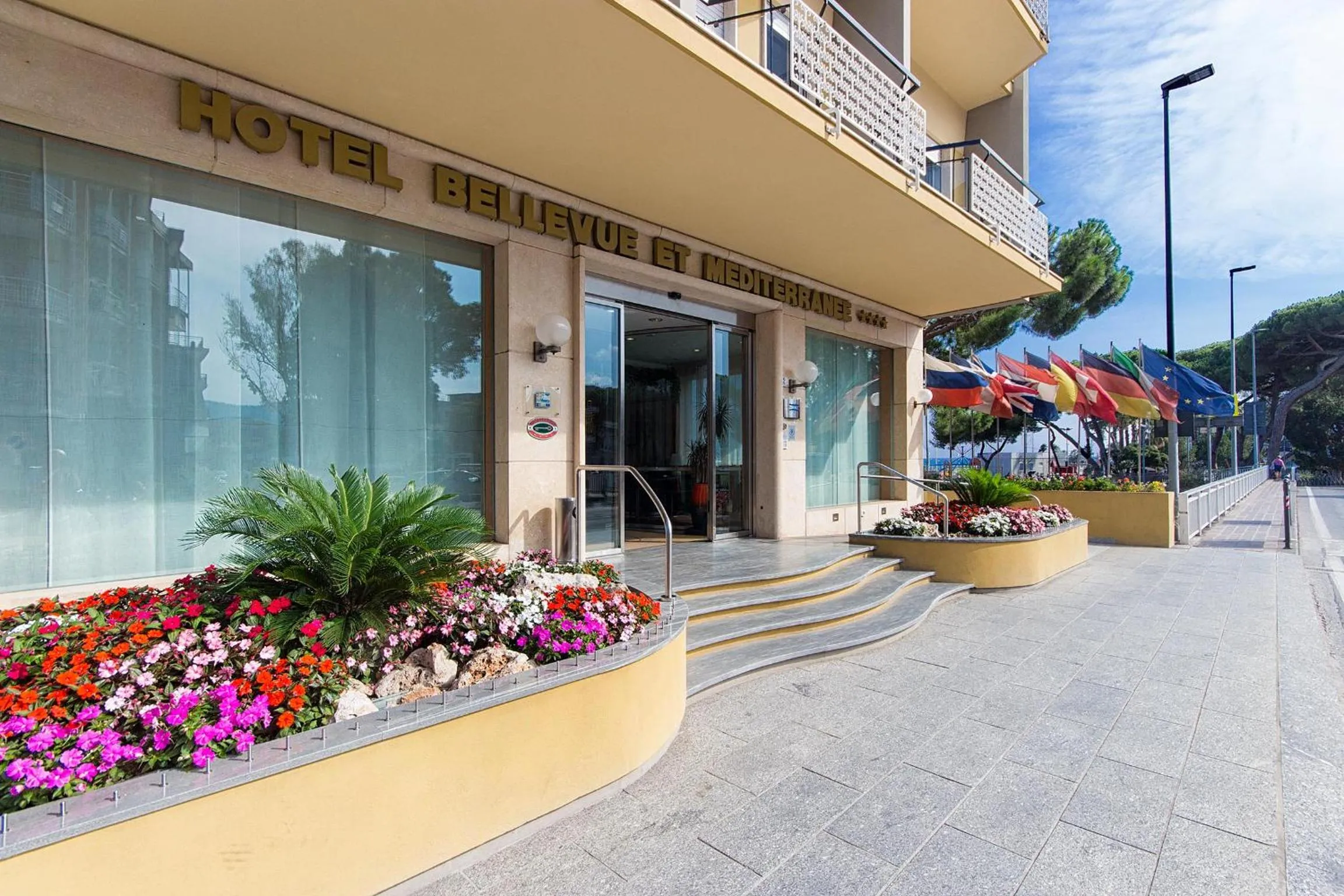 Property building in Hotel Bellevue Et Mediterranée