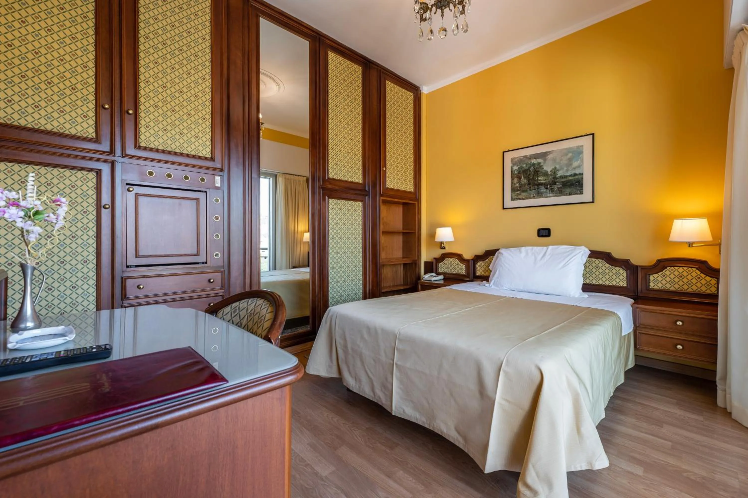 Bed in Hotel Bellevue Et Mediterranée