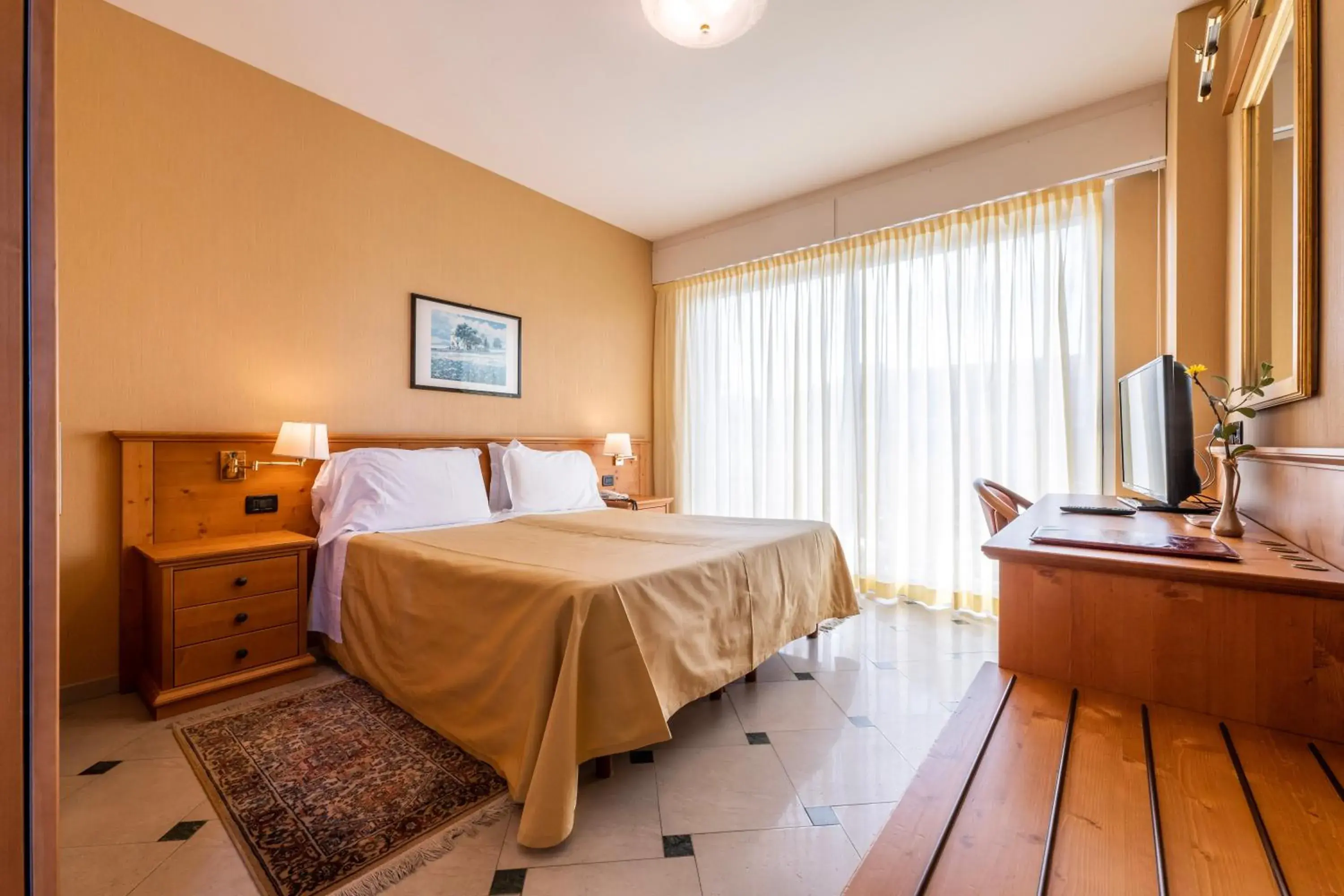 Double Room with City View in Hotel Bellevue Et Mediterranée Double Room with City View in Hotel Bellevue Et Mediterranée