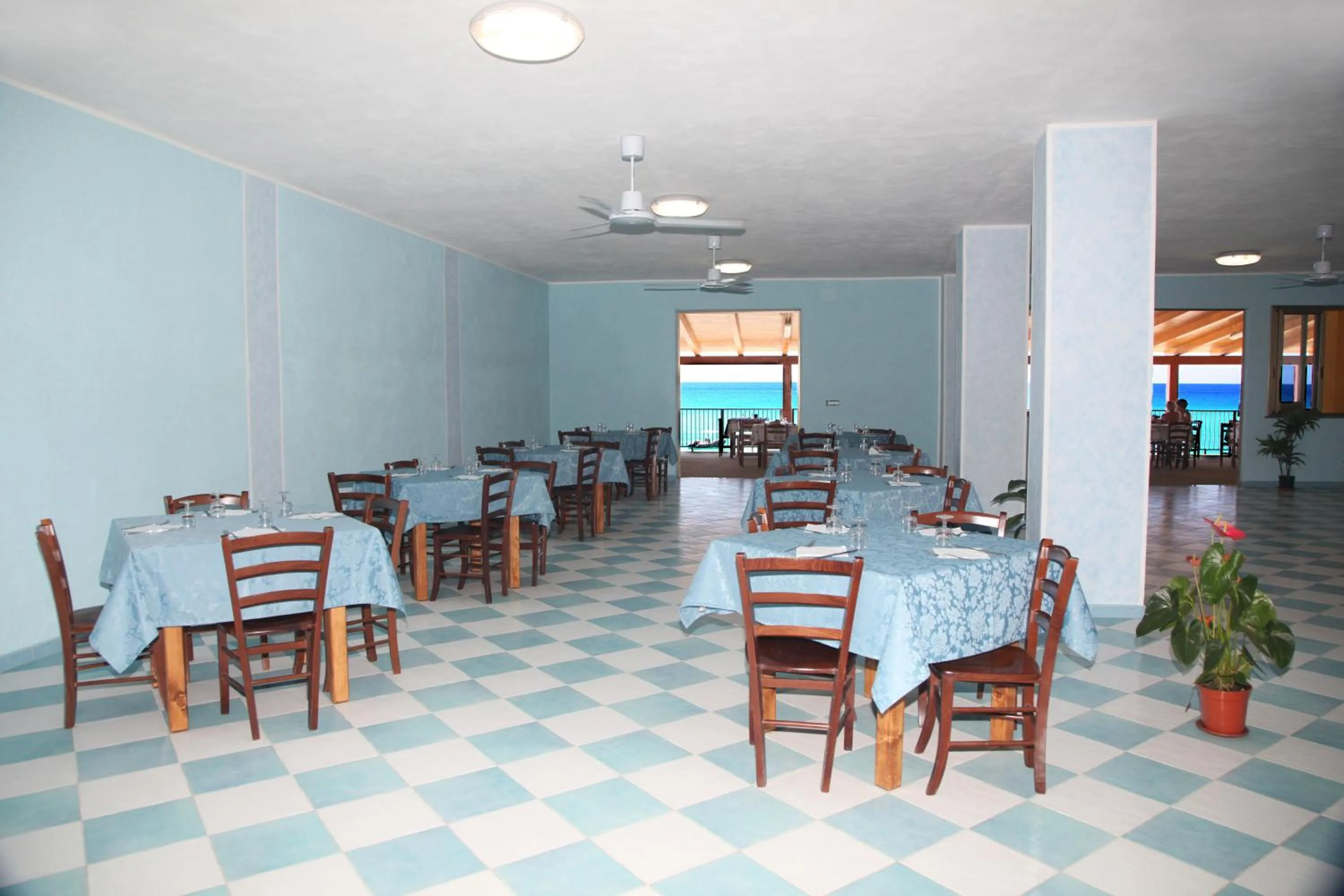 Restaurant/places to eat in Villaggio Camping La Scogliera