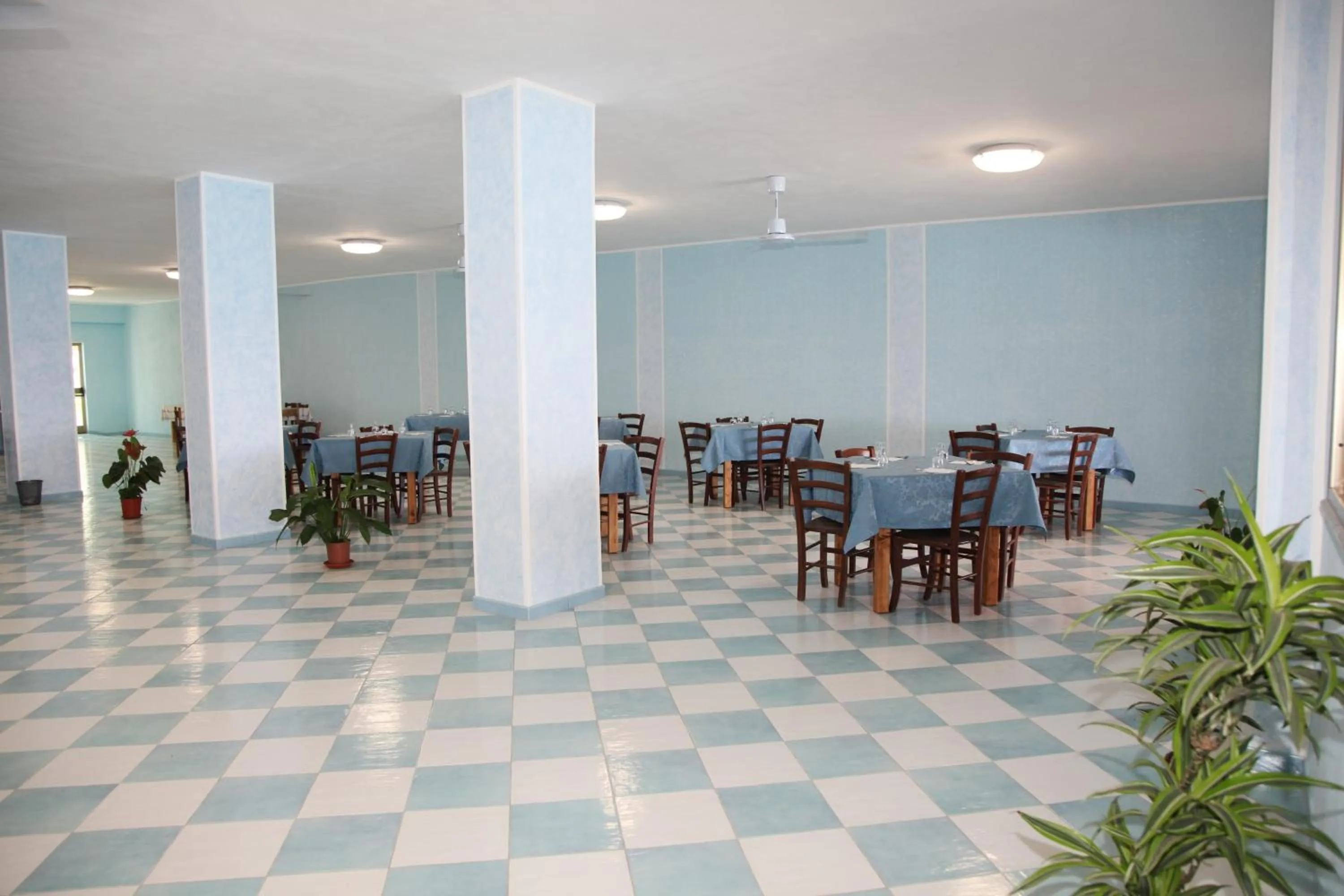 Restaurant/places to eat in Villaggio Camping La Scogliera