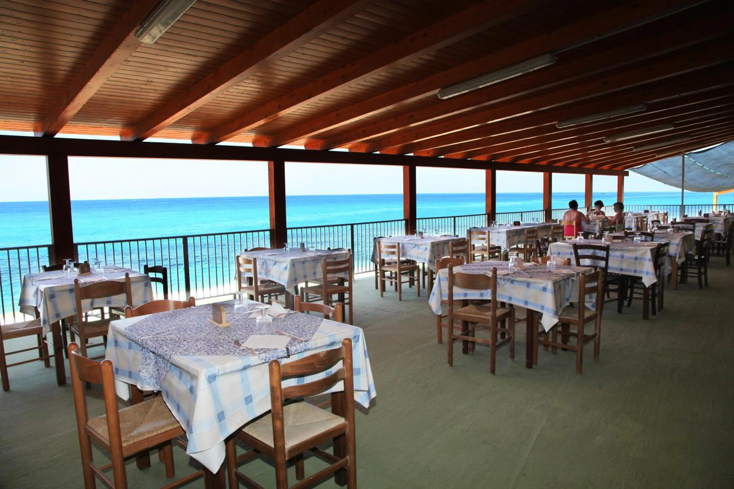 Restaurant/places to eat in Villaggio Camping La Scogliera