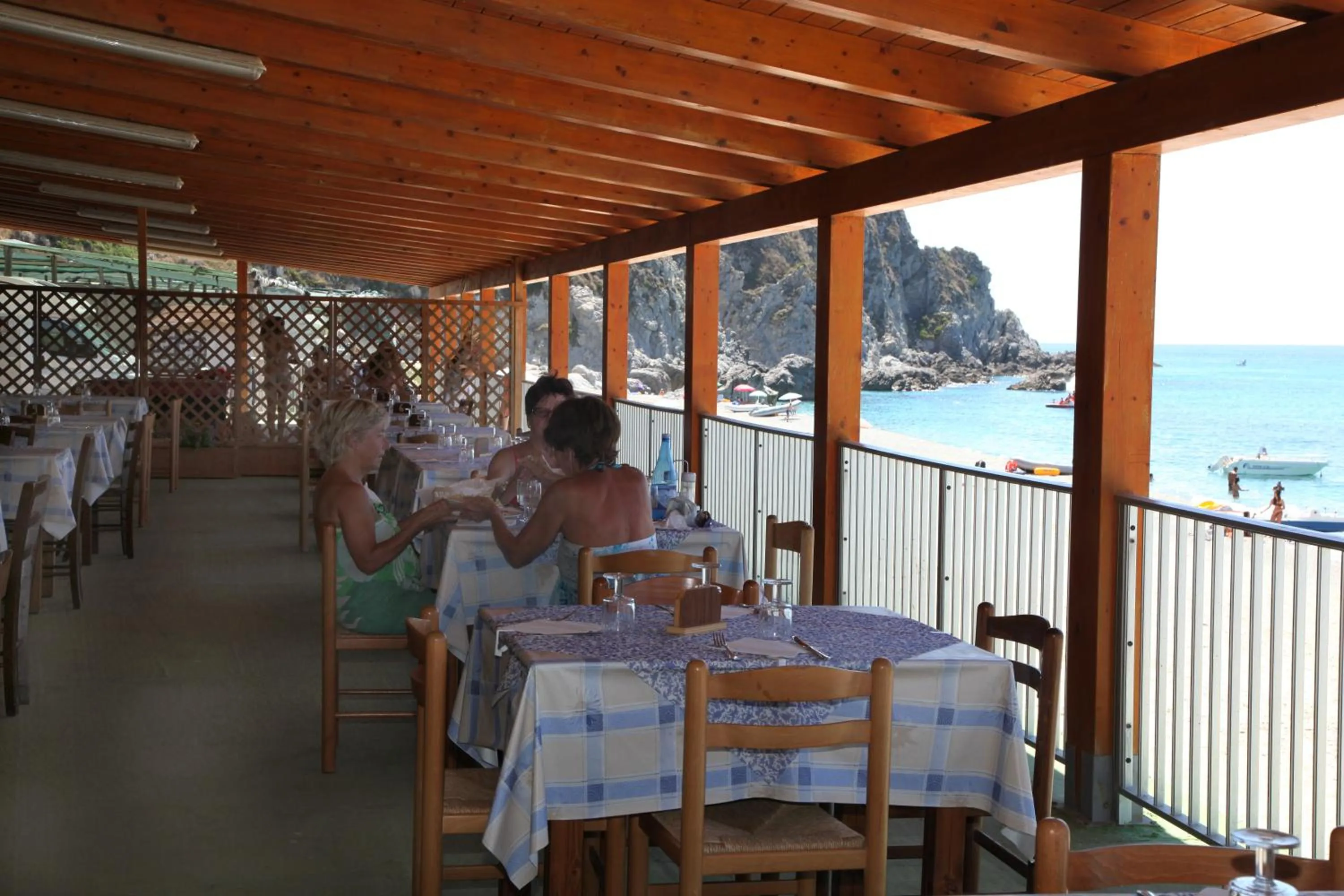 Restaurant/places to eat in Villaggio Camping La Scogliera