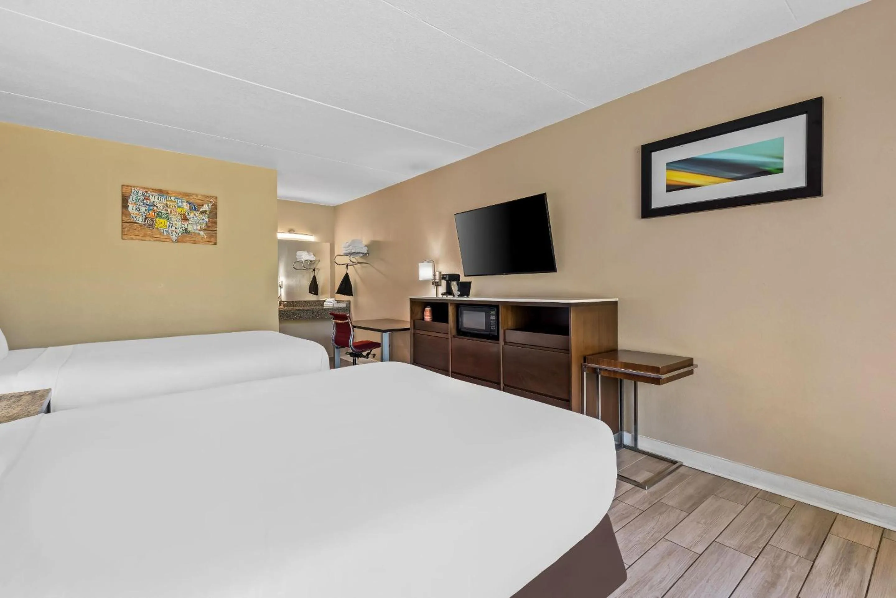 Bedroom in Econo Lodge