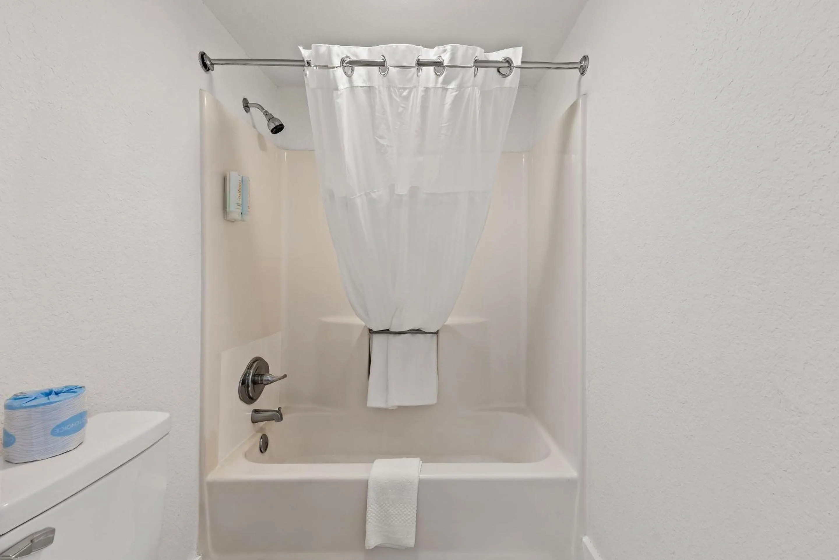 Bedroom in Econo Lodge