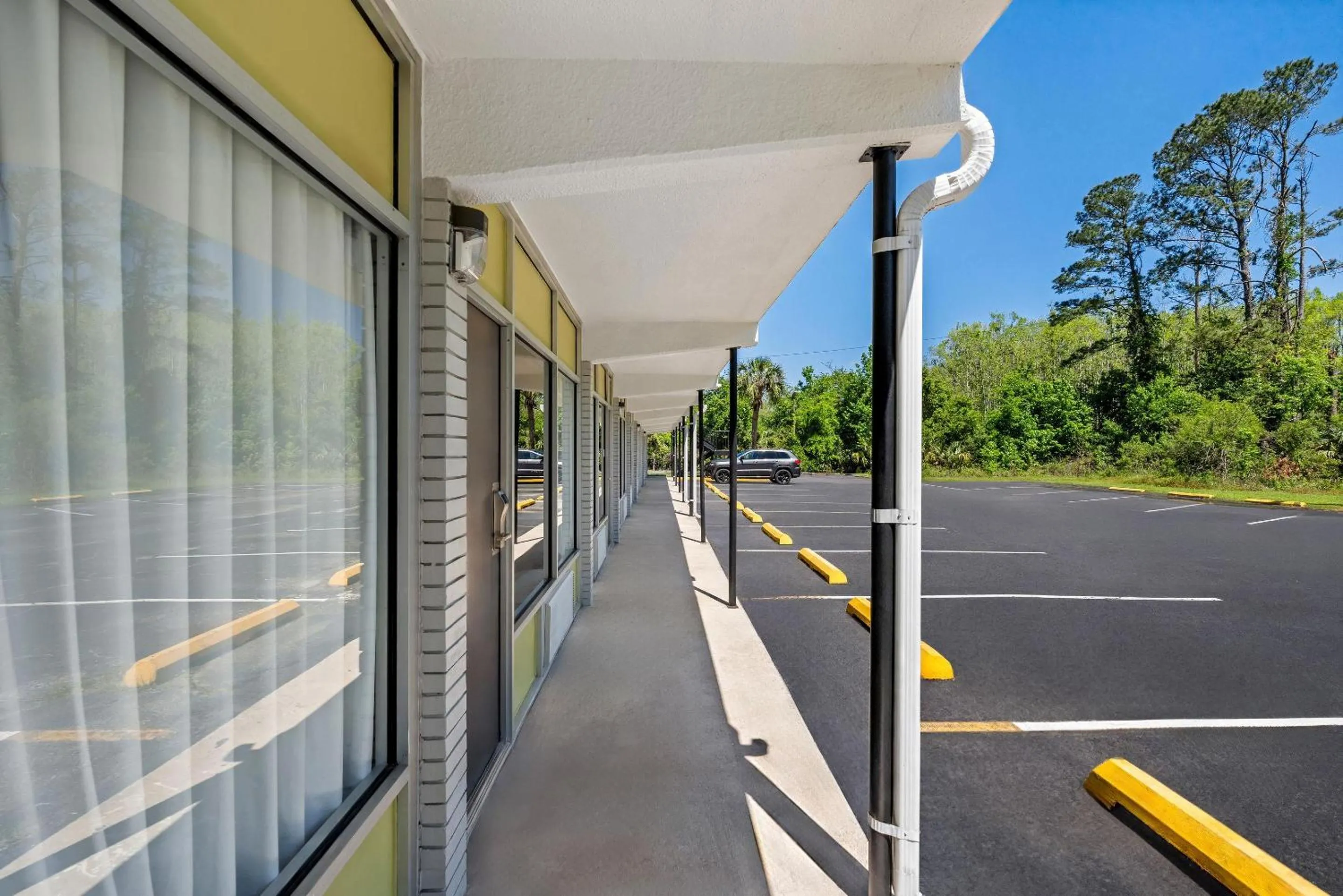 Property building in Econo Lodge