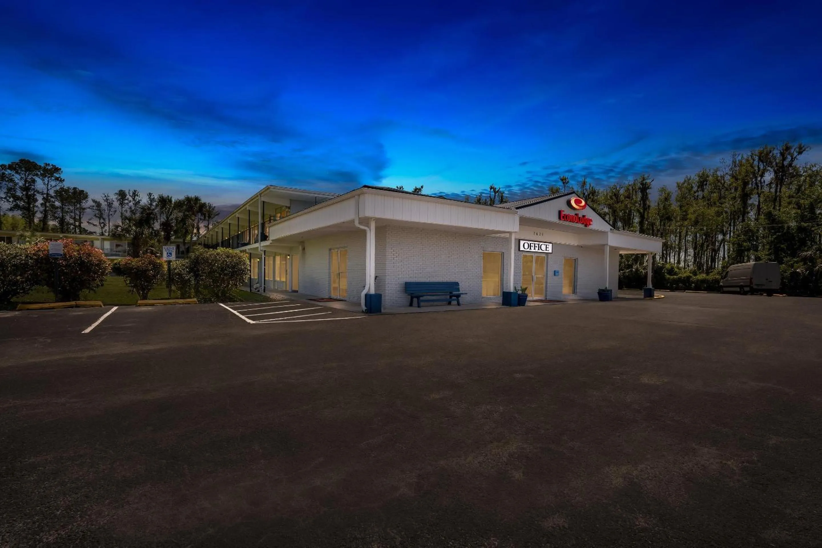 Property building in Econo Lodge