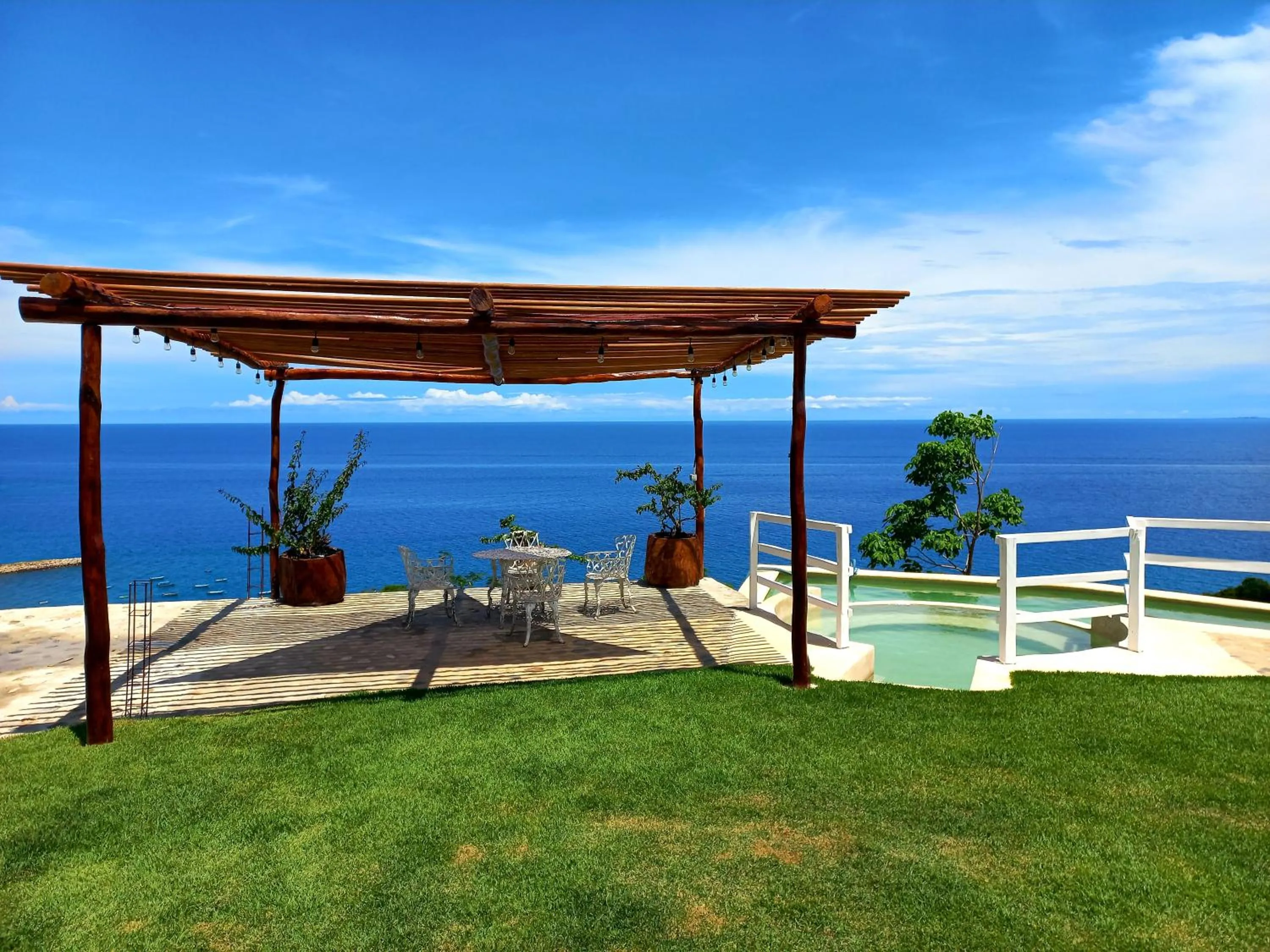 Swimming pool in Treasure by the Sea Resort - Happy Hill