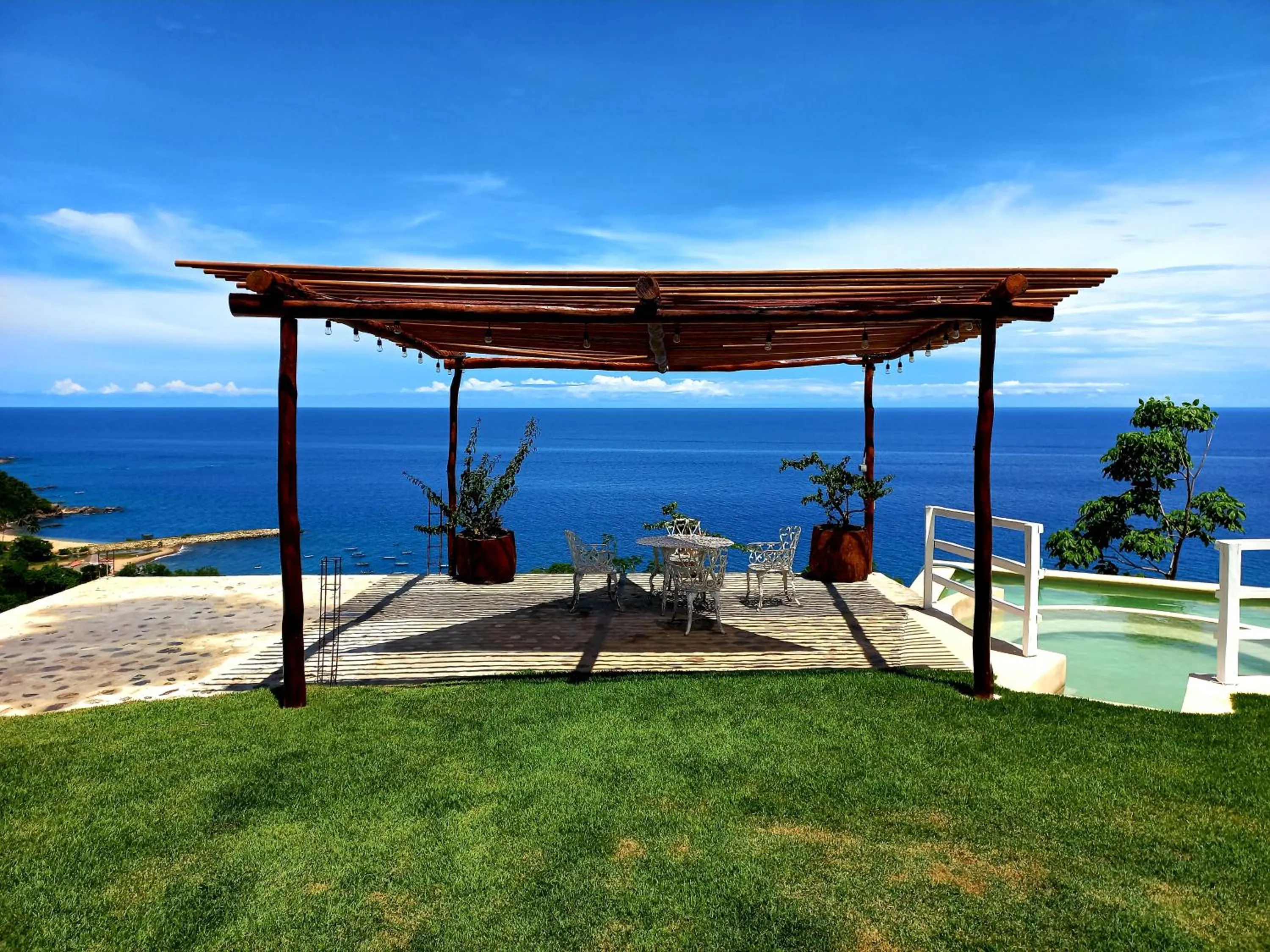 Treasure by the Sea Resort - Happy Hill