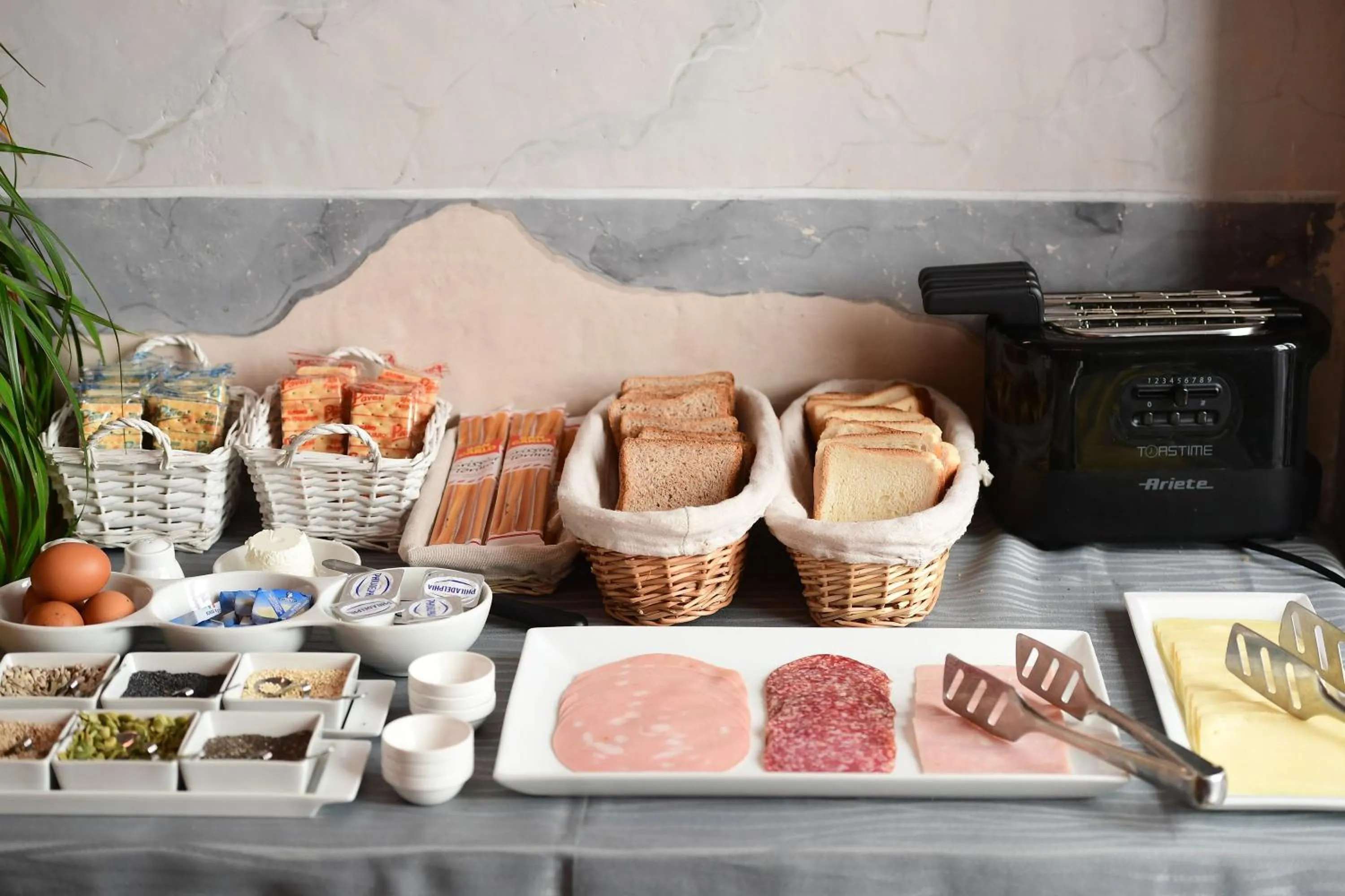 Buffet breakfast in Little Italy Hostel Ex Chiesa S Donato