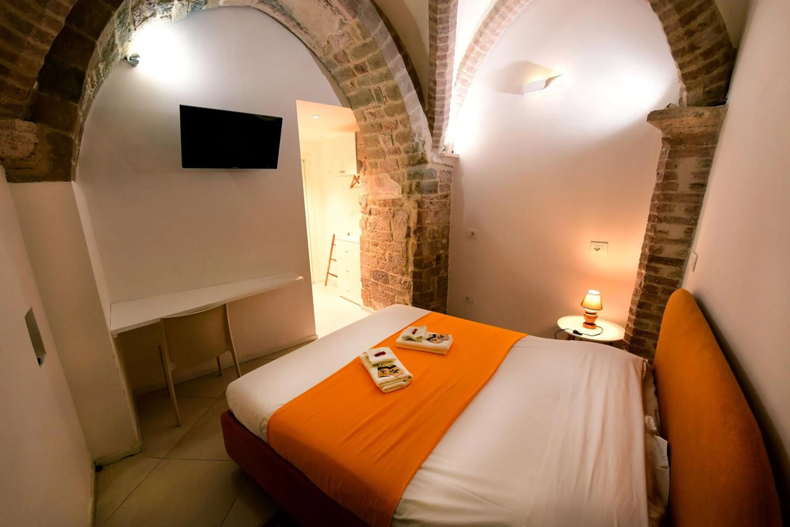 TV and multimedia, Bed in Little Italy Hostel Ex Chiesa S Donato