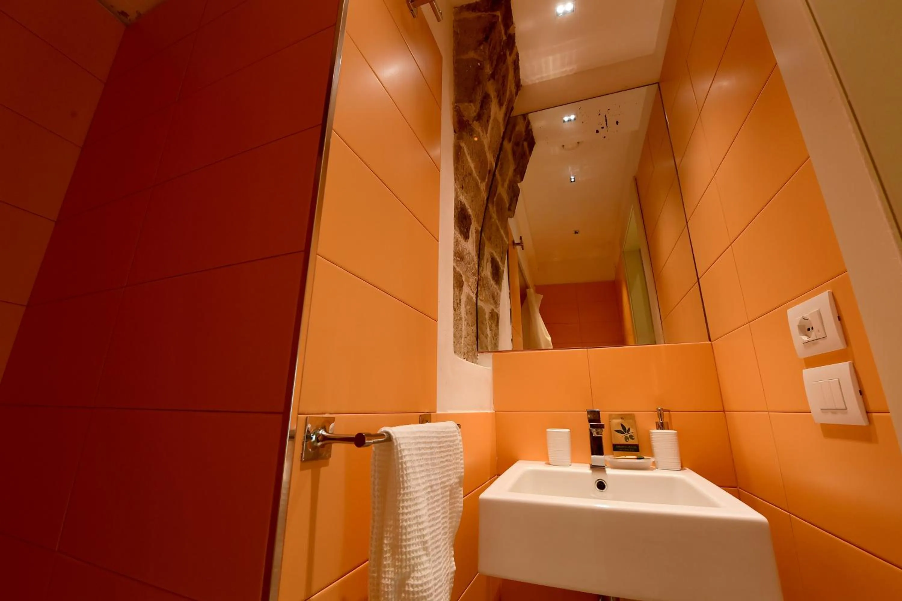 Shower in Little Italy Hostel Ex Chiesa S Donato