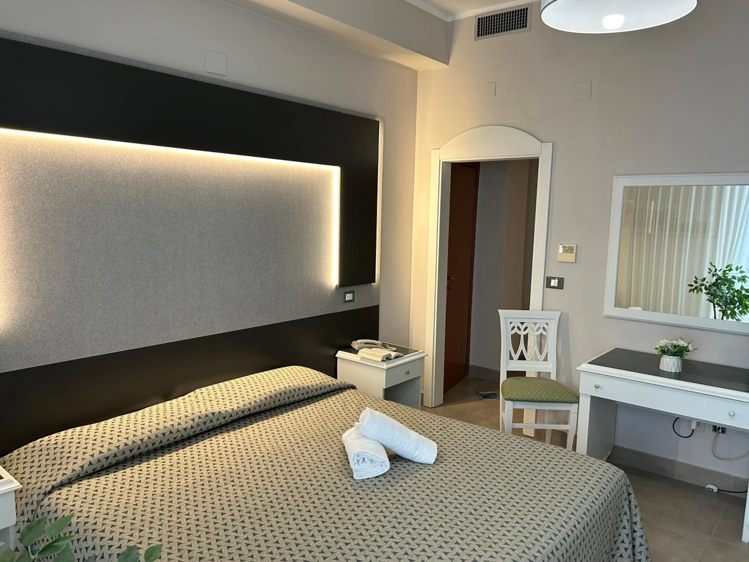 Bedroom, Bed in Grand Eurhotel