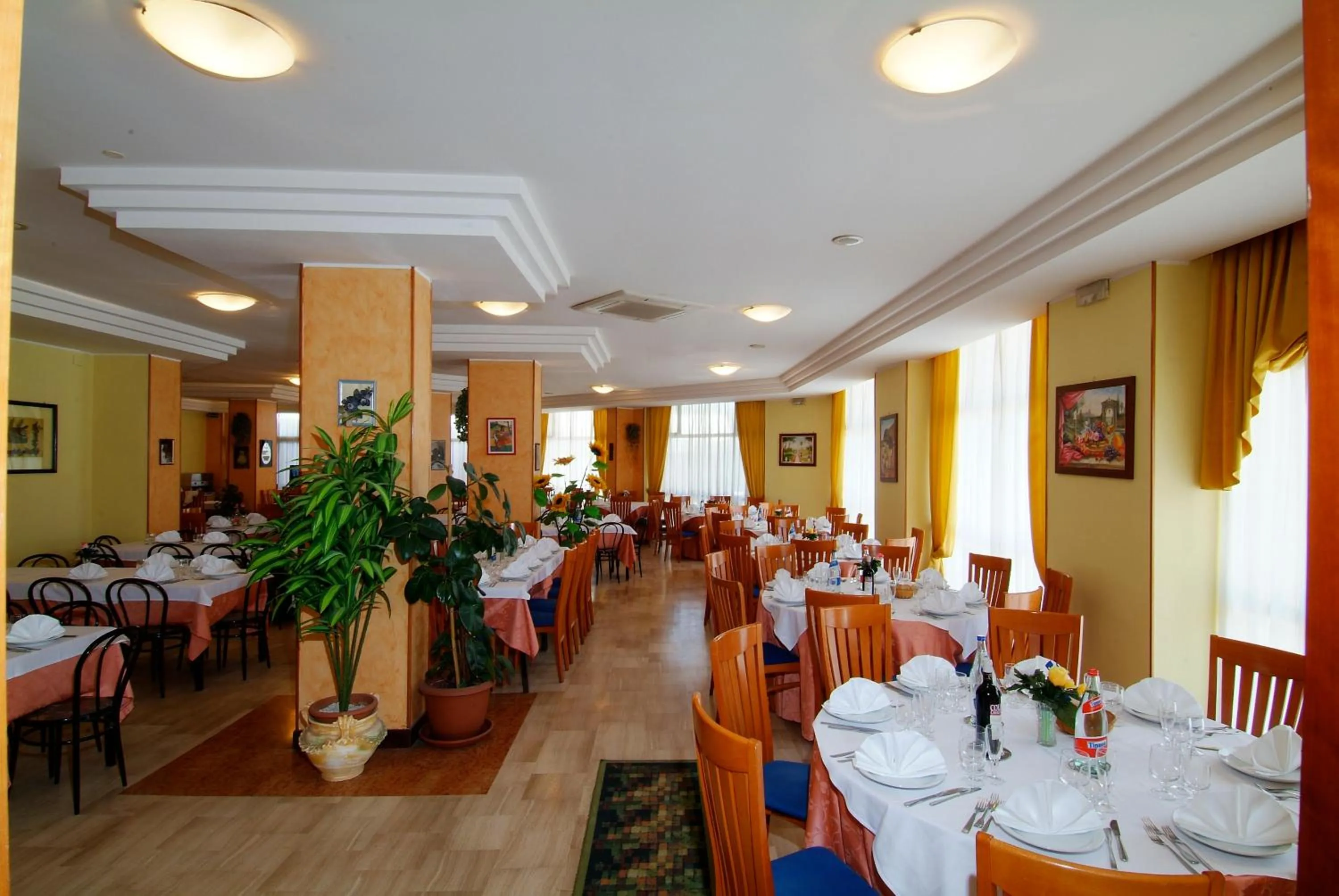 Restaurant/places to eat in Grand Eurhotel