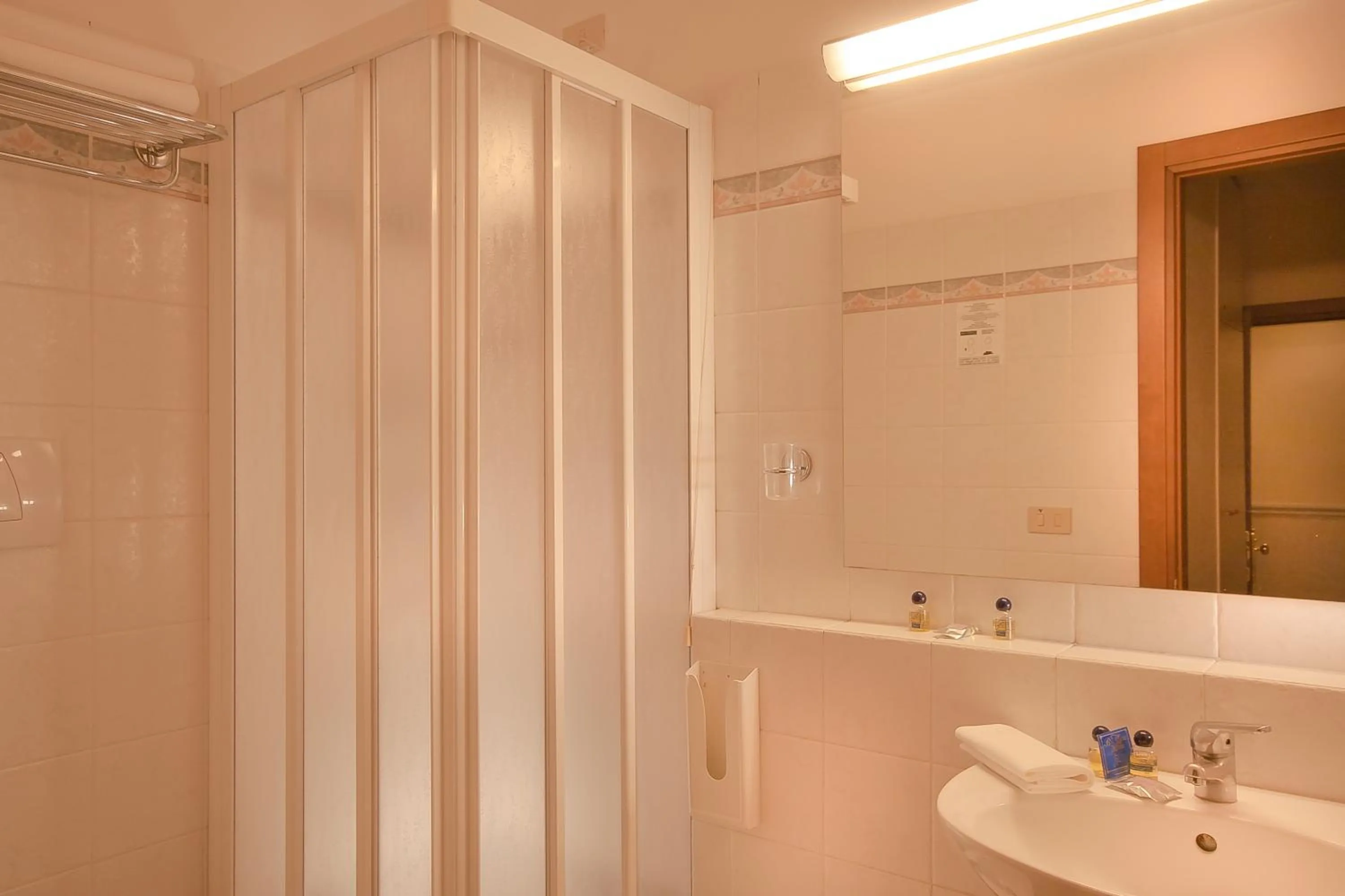 Bathroom in Hotel Silla