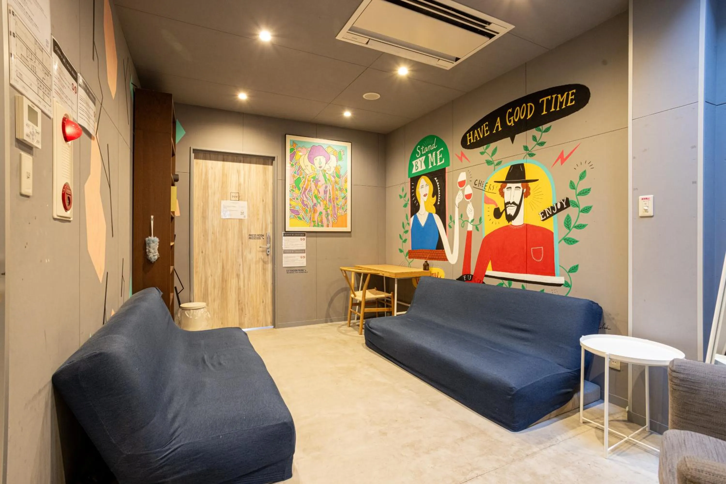 Living room in Hostel STAND BY ME