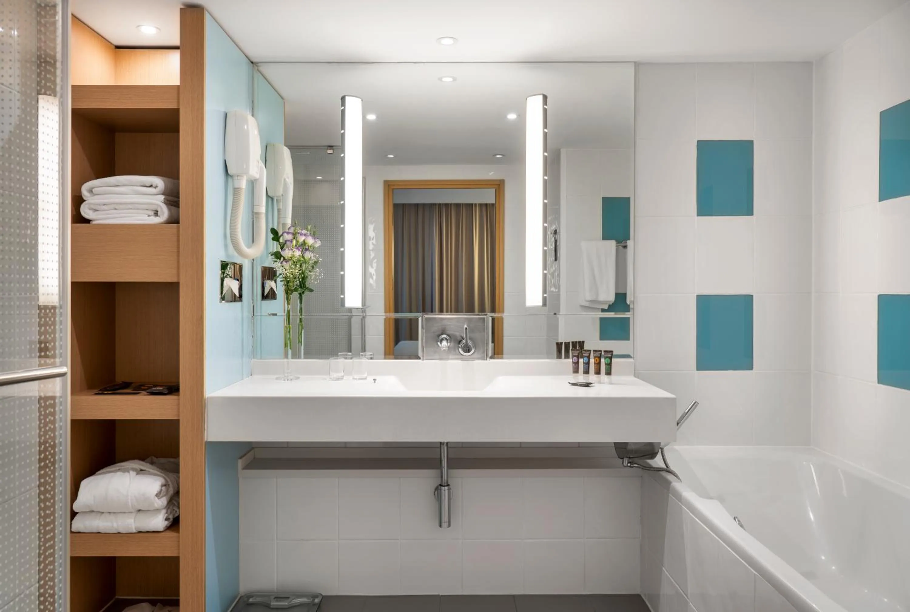 Shower in Novotel Istanbul Zeytinburnu