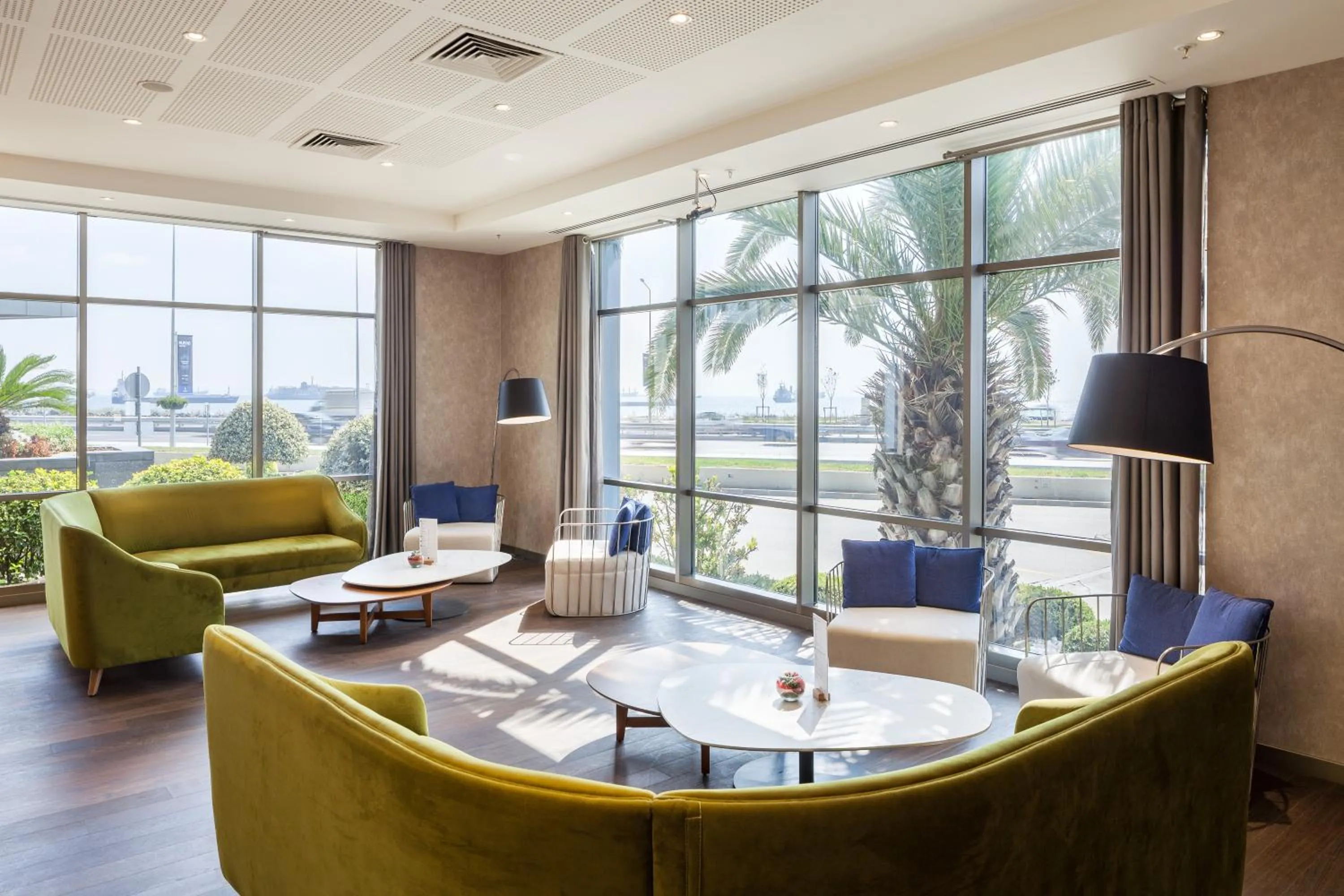 Lounge or bar in Novotel Istanbul Zeytinburnu