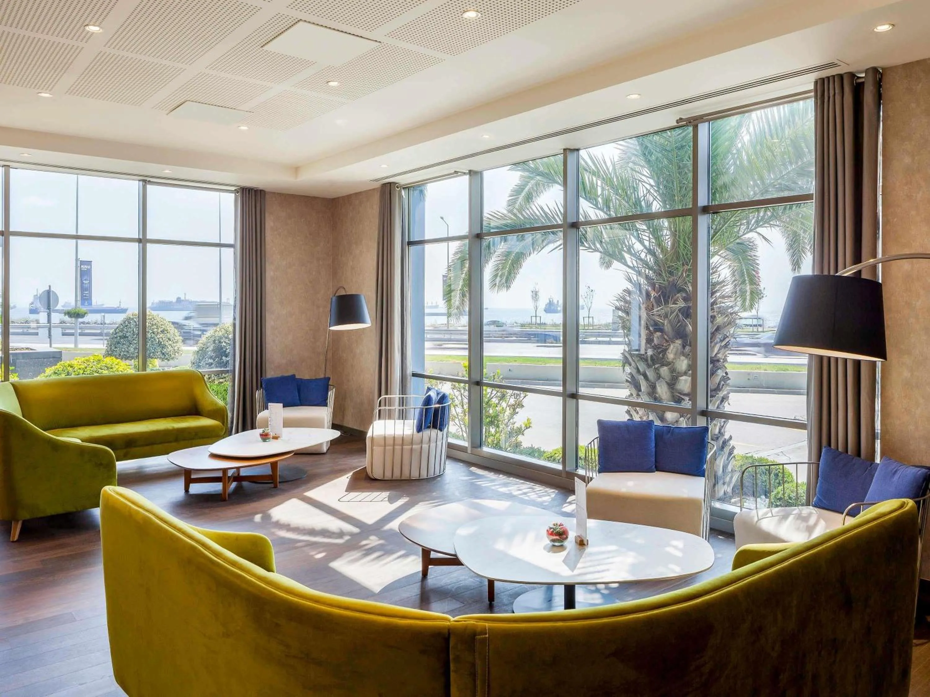 Lounge or bar in Novotel Istanbul Zeytinburnu
