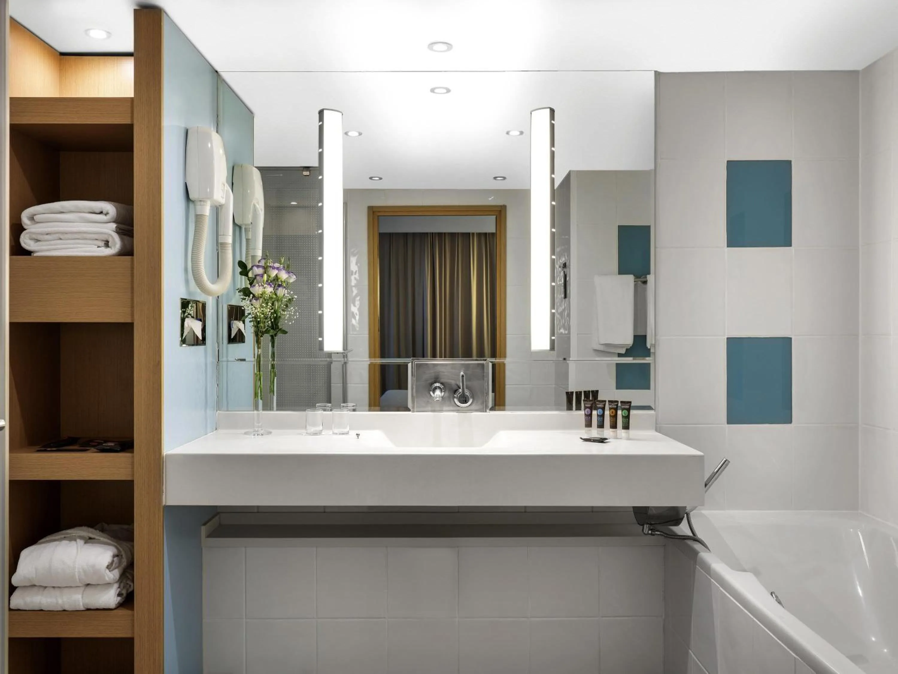 Photo of the whole room in Novotel Istanbul Zeytinburnu