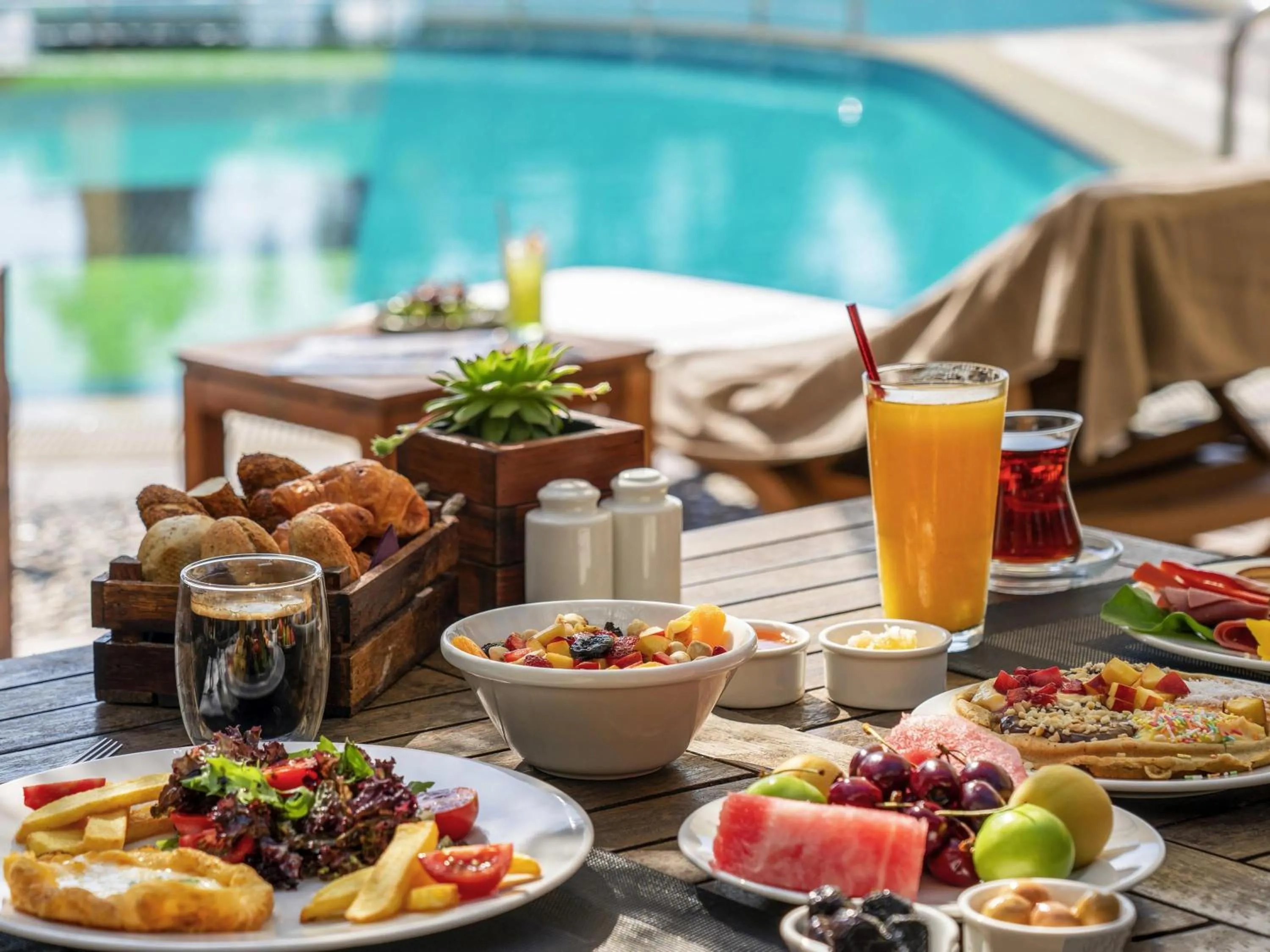 Pool view in Novotel Istanbul Zeytinburnu