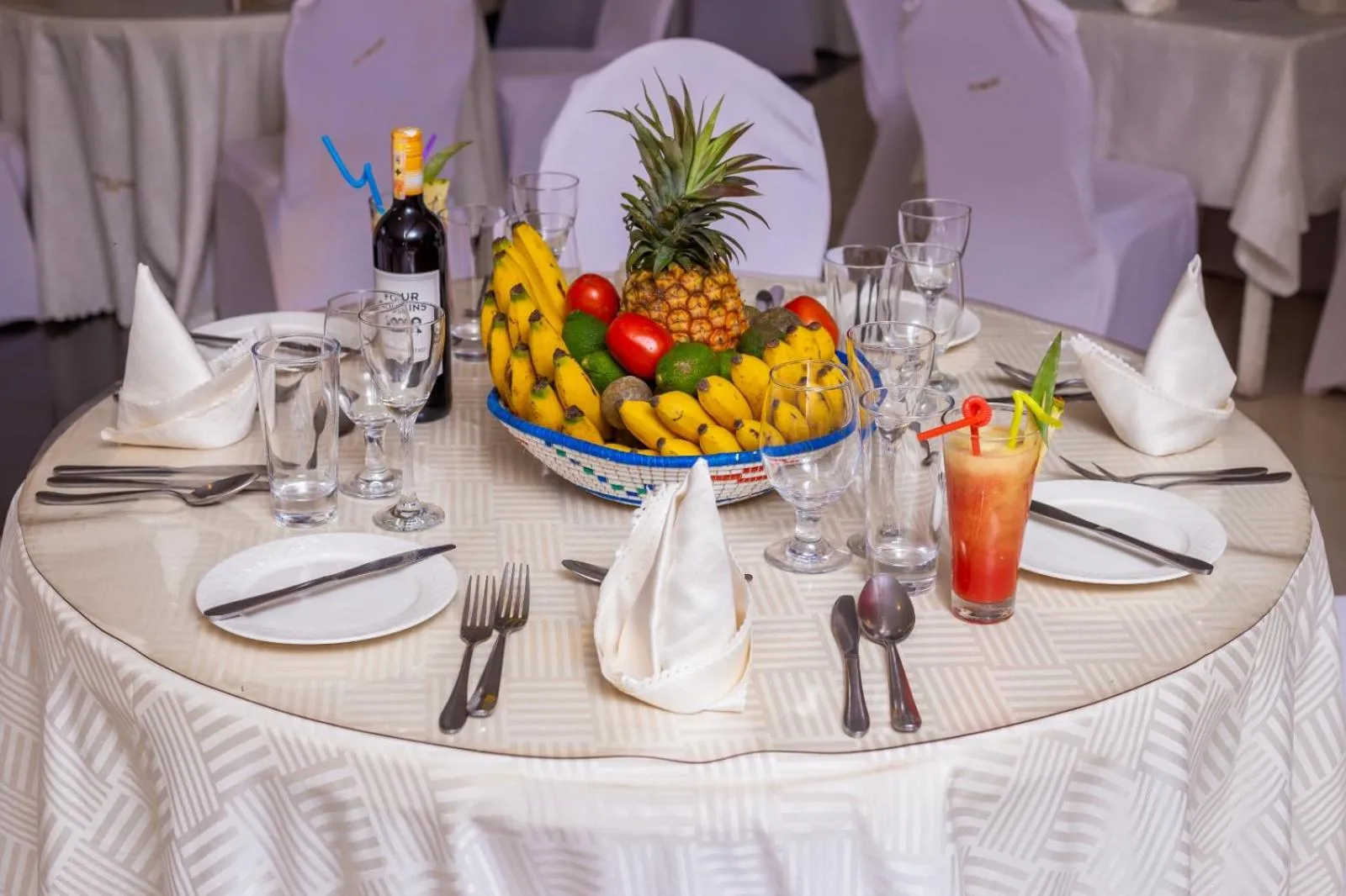 Restaurant/places to eat in Garden Courts Hotel Masaka
