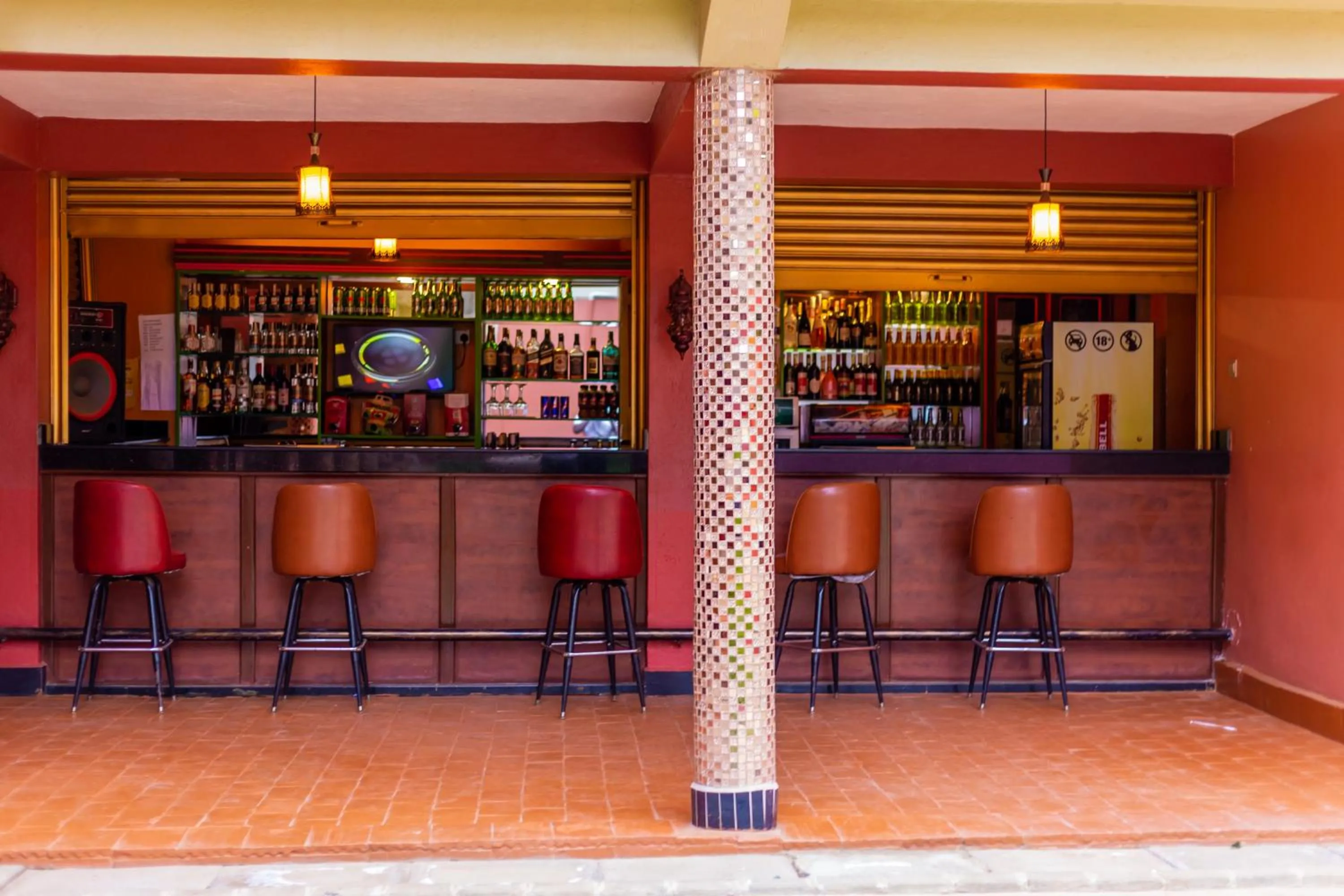 Lounge or bar in Garden Courts Hotel Masaka