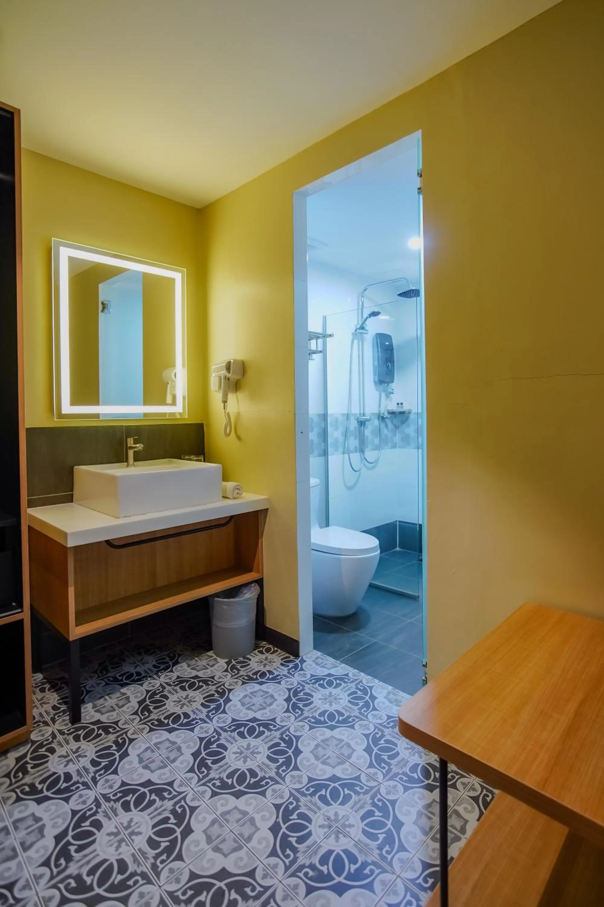 Shower, Bed in NB HOTEL