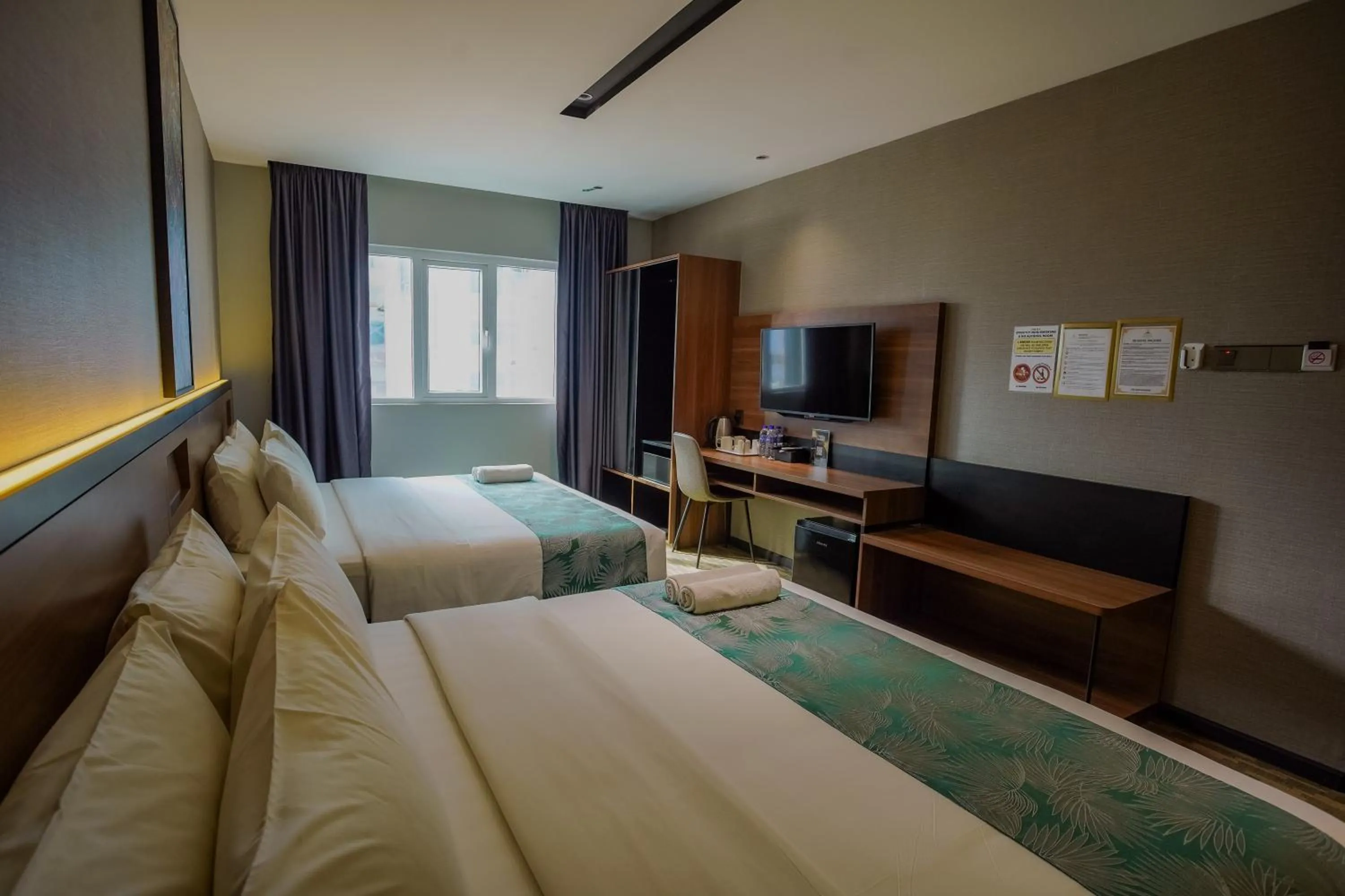 Communal lounge/ TV room, Bed in NB HOTEL