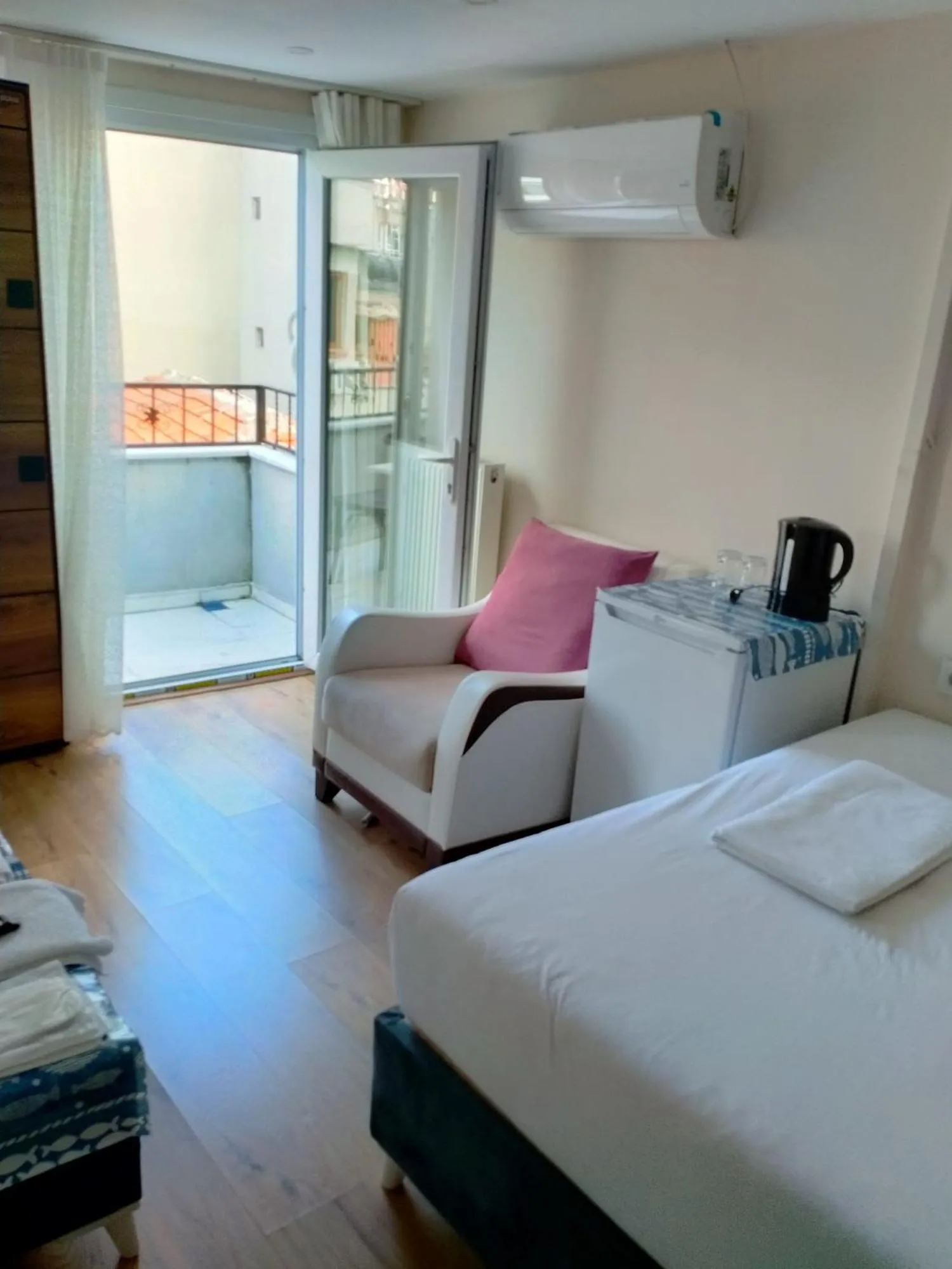 Balcony/Terrace, Bed in BLUE ROYAL HOTEL