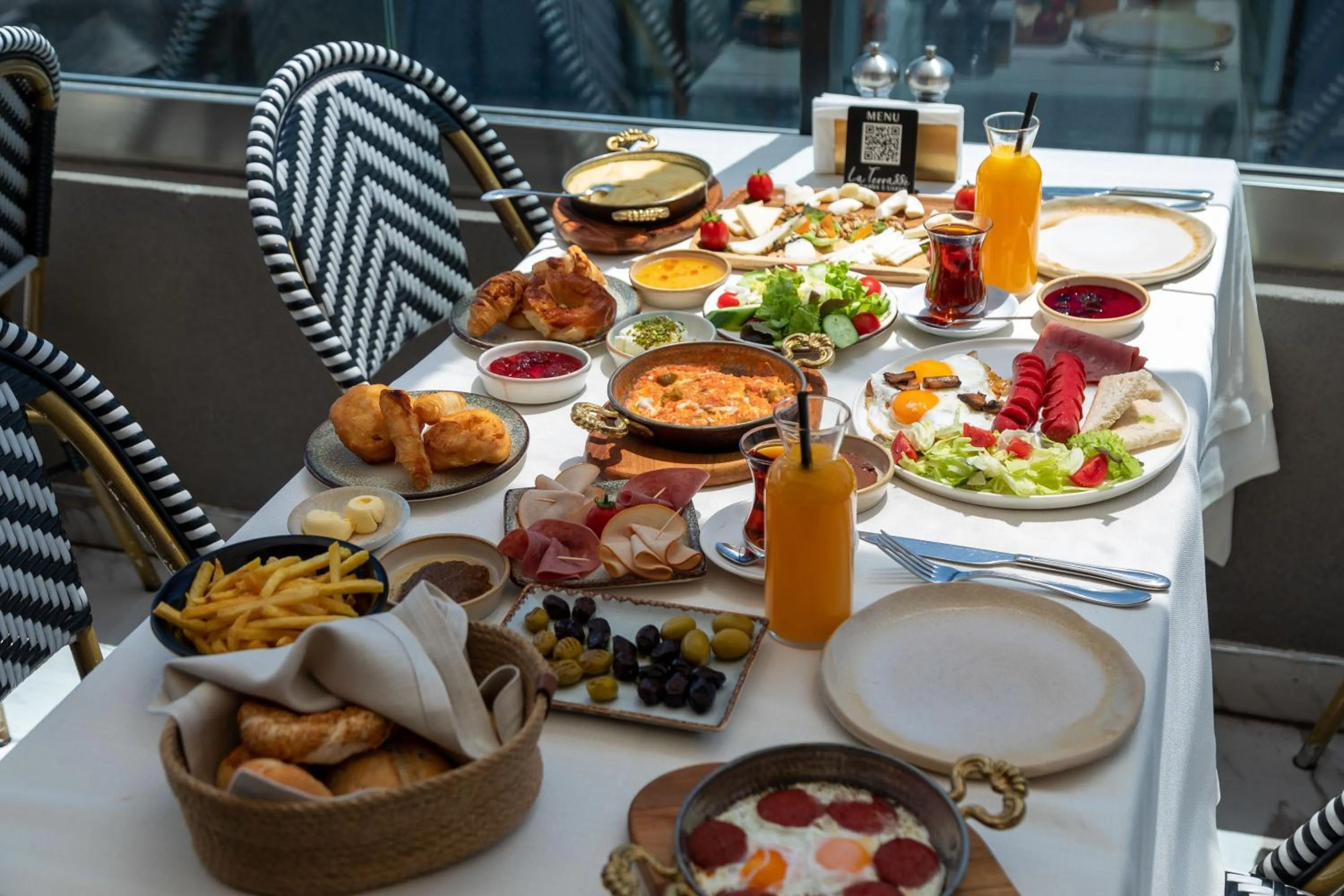 Restaurant/places to eat in Hotel De Reve Galata-Special Class