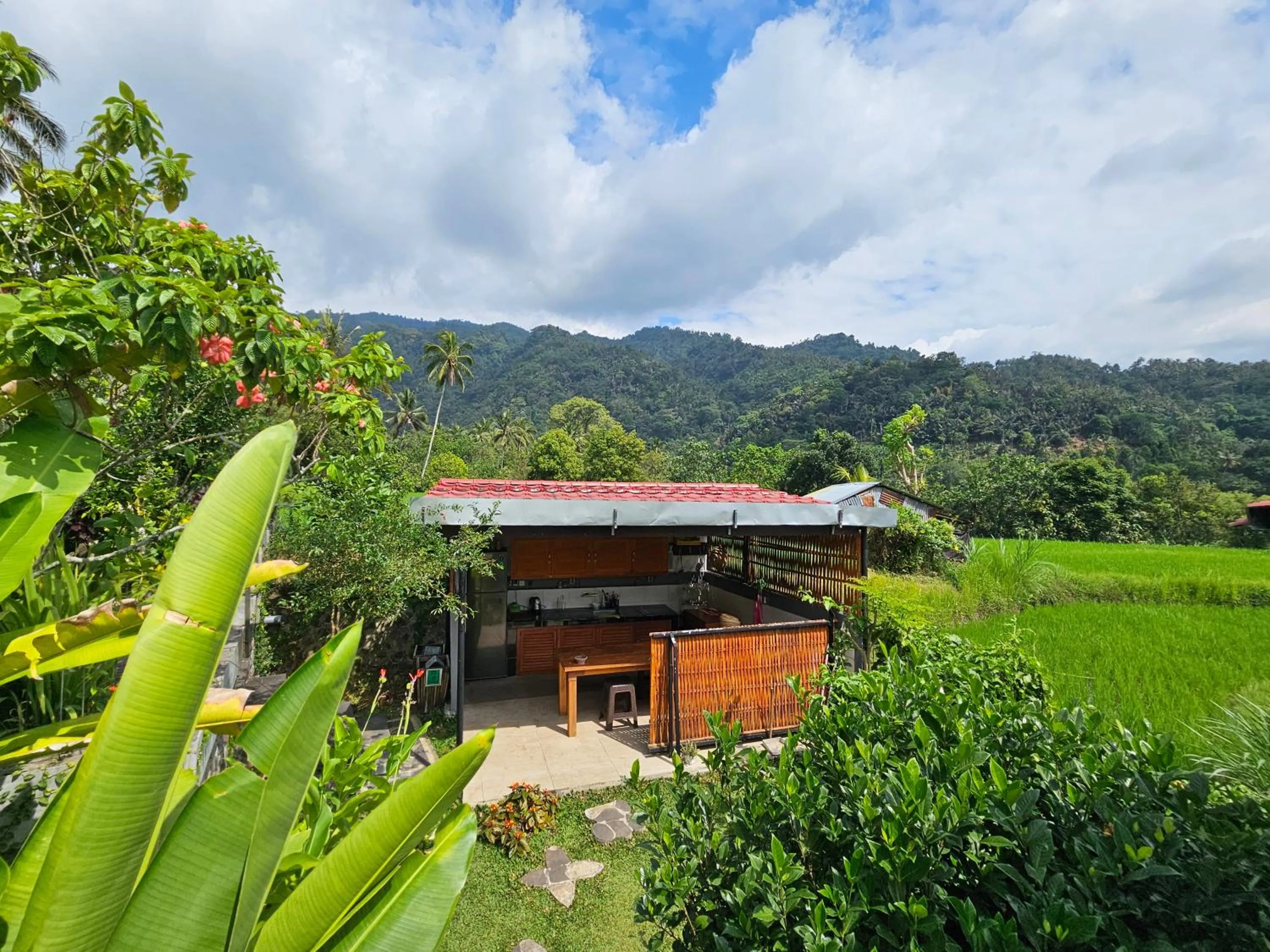 Communal kitchen in Villa Markisa Pakisan