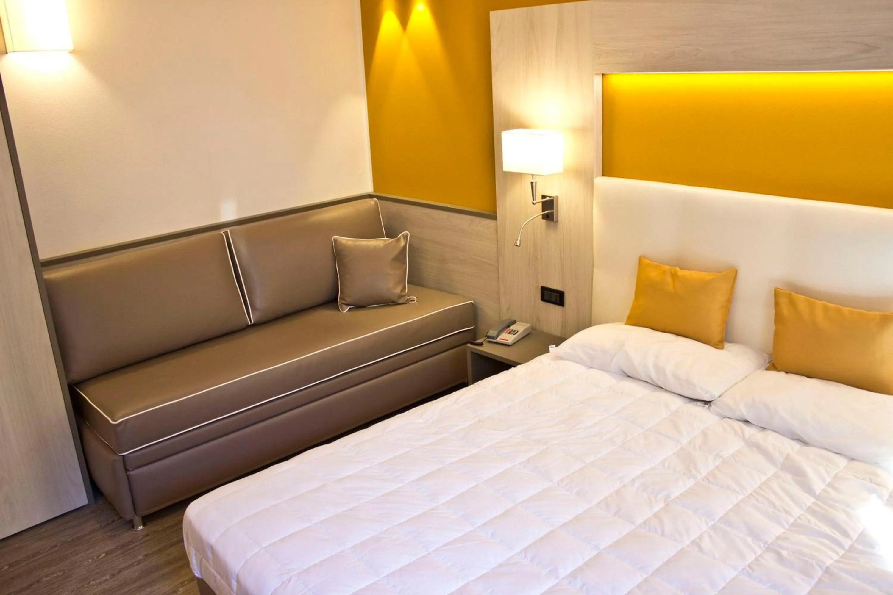 Photo of the whole room, Bed in Hotel Dolomiti