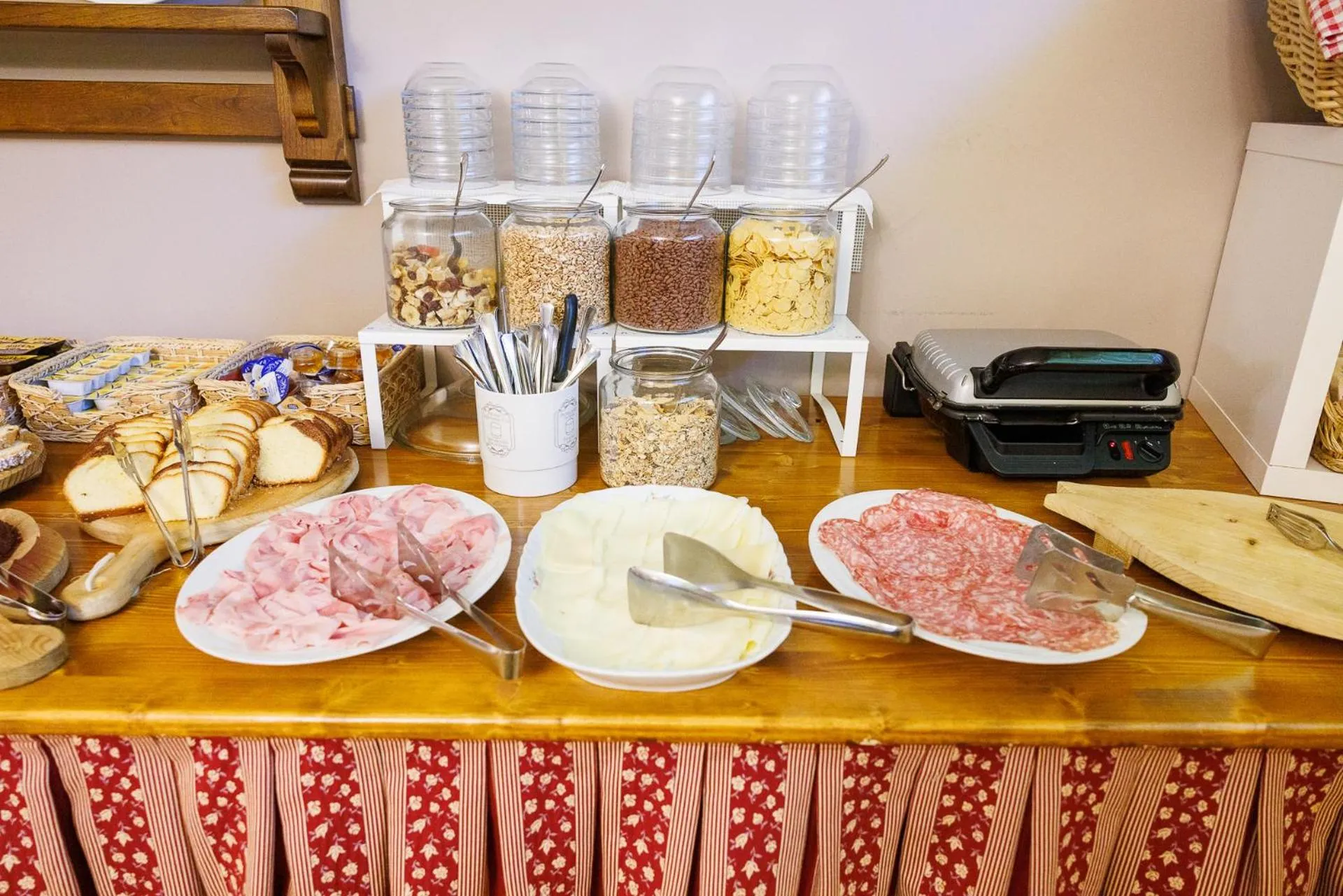 Buffet breakfast in Hotel Park Oasi