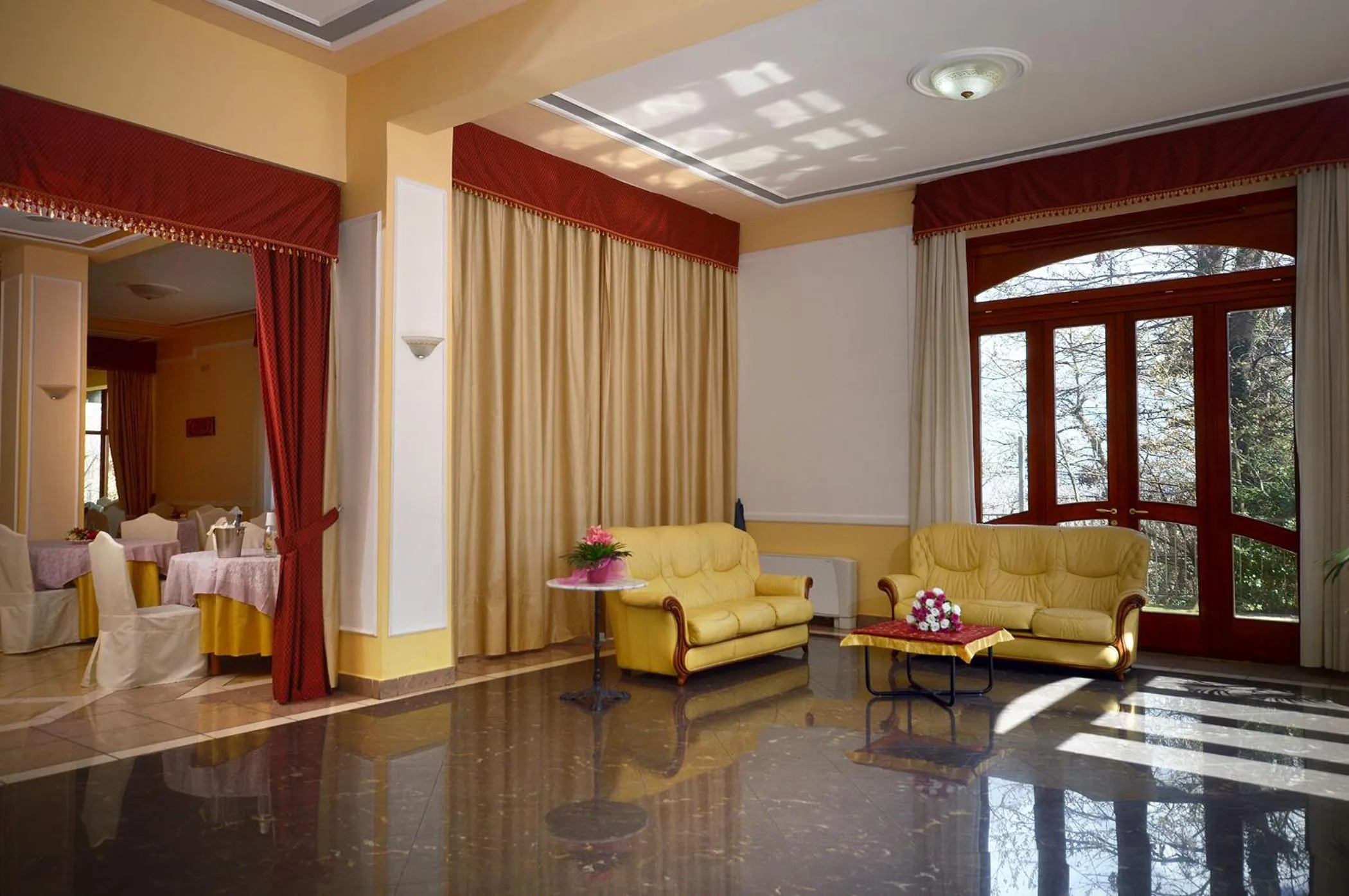 Lobby or reception in Royal Hotel Montevergine