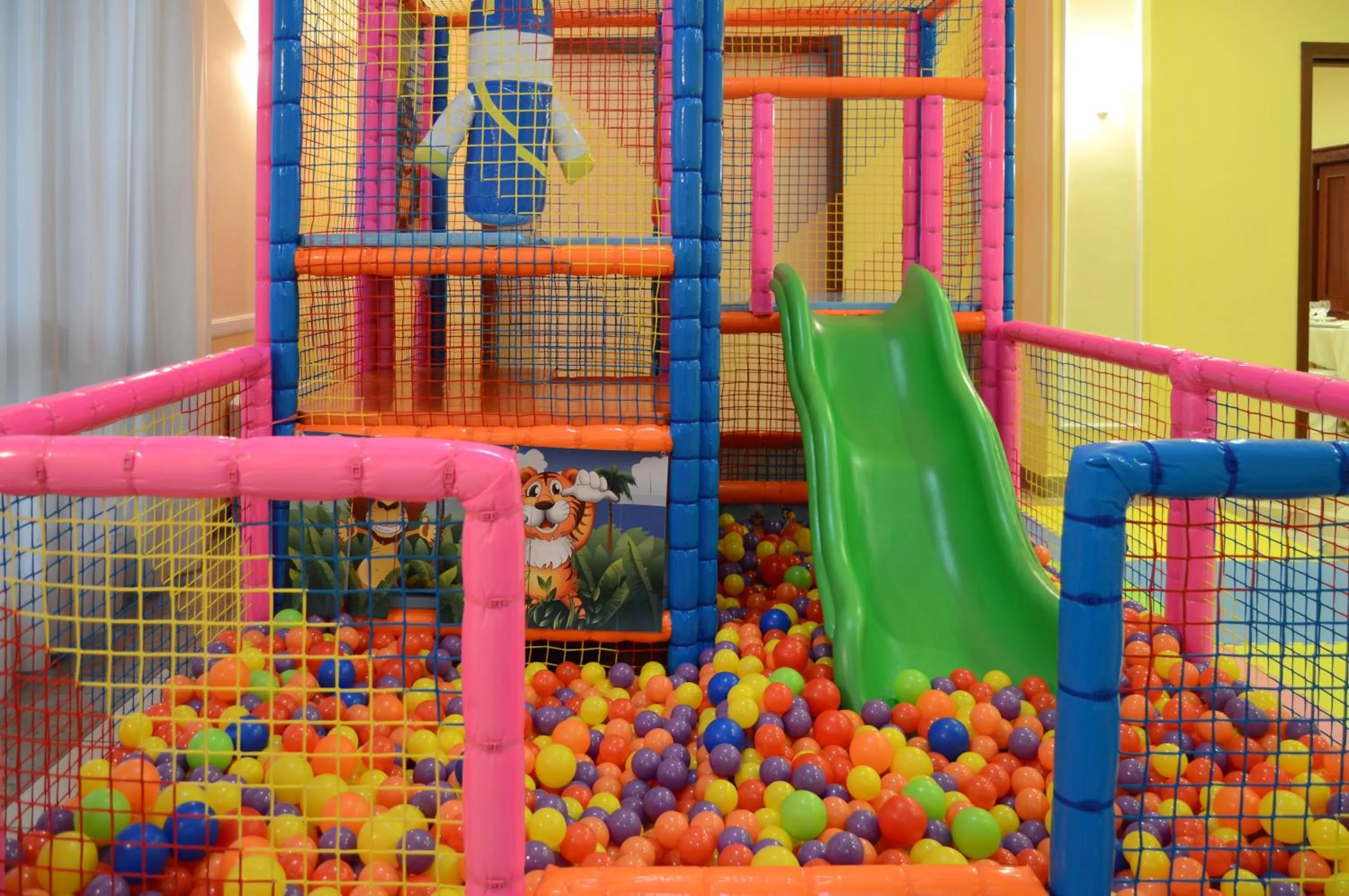 Restaurant/places to eat in Royal Hotel Montevergine