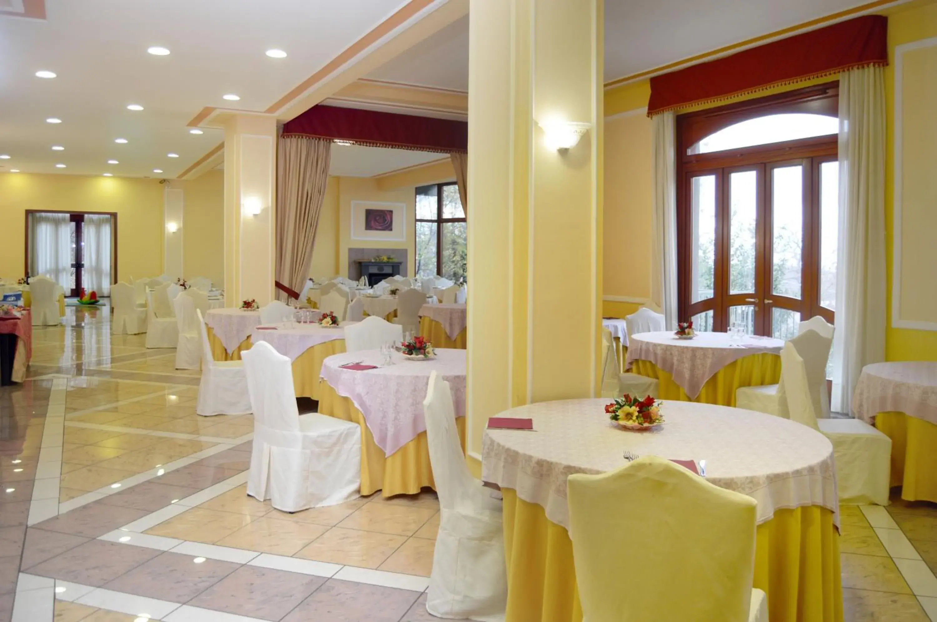 Restaurant/places to eat in Royal Hotel Montevergine Restaurant/places to eat in Royal Hotel Montevergine