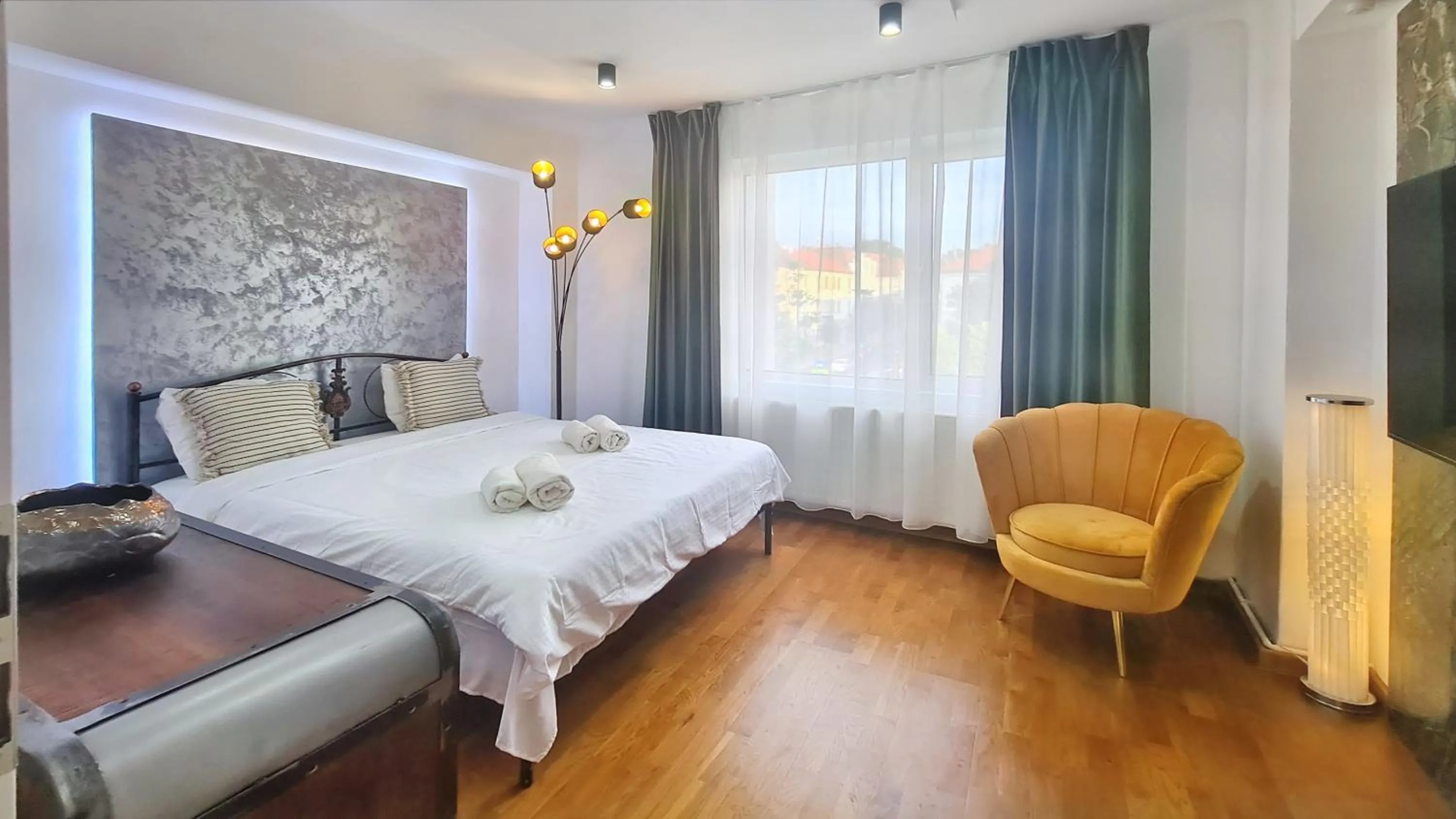 Main square 5 star luxury apartment with view