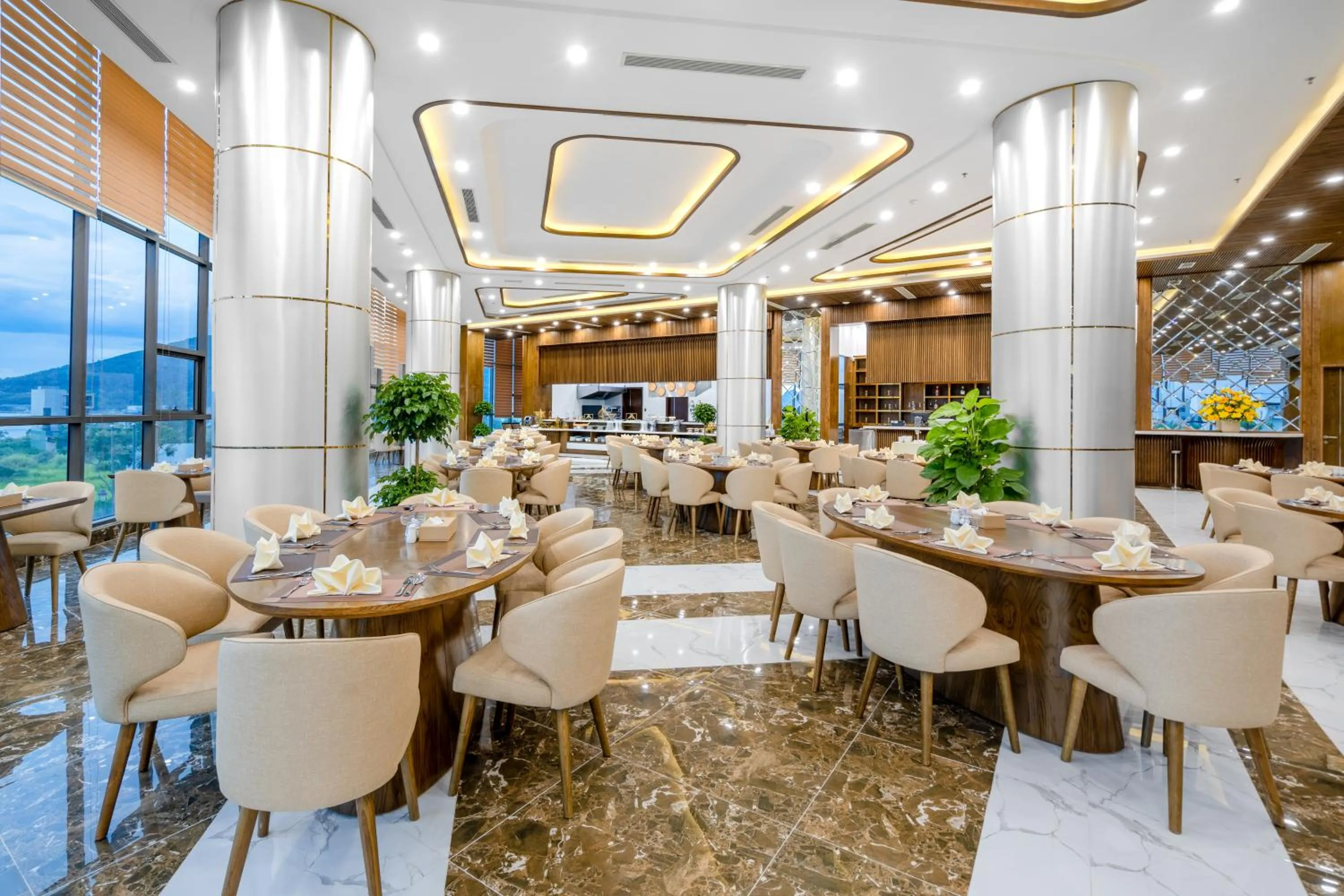 Restaurant/places to eat in Alan Sea Hotel Danang