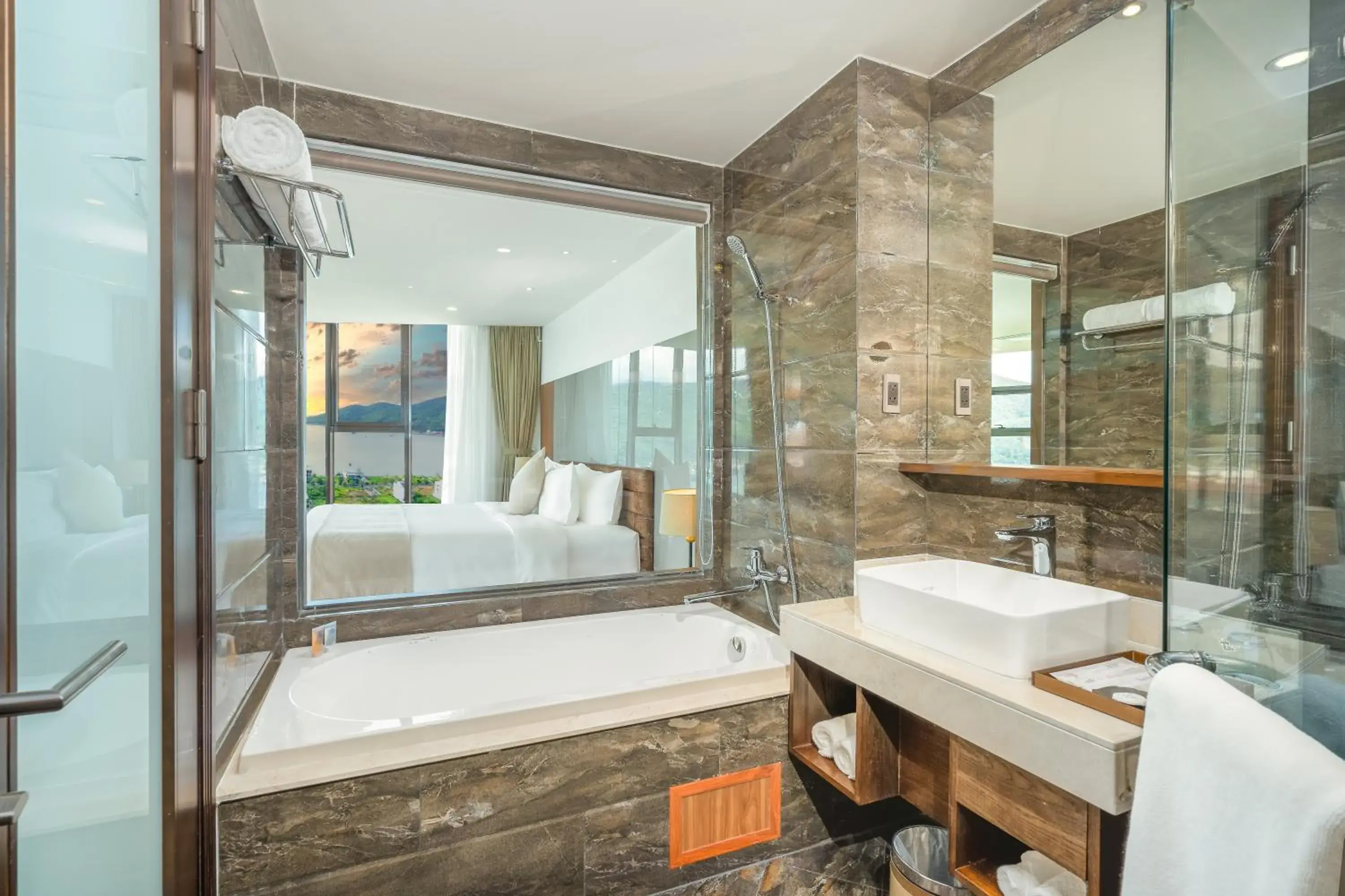 Junior Suite Double Room Panoramic View - single occupancy in Alan Sea Hotel Danang Junior Suite Double Room Panoramic View - single occupancy in Alan Sea Hotel Danang