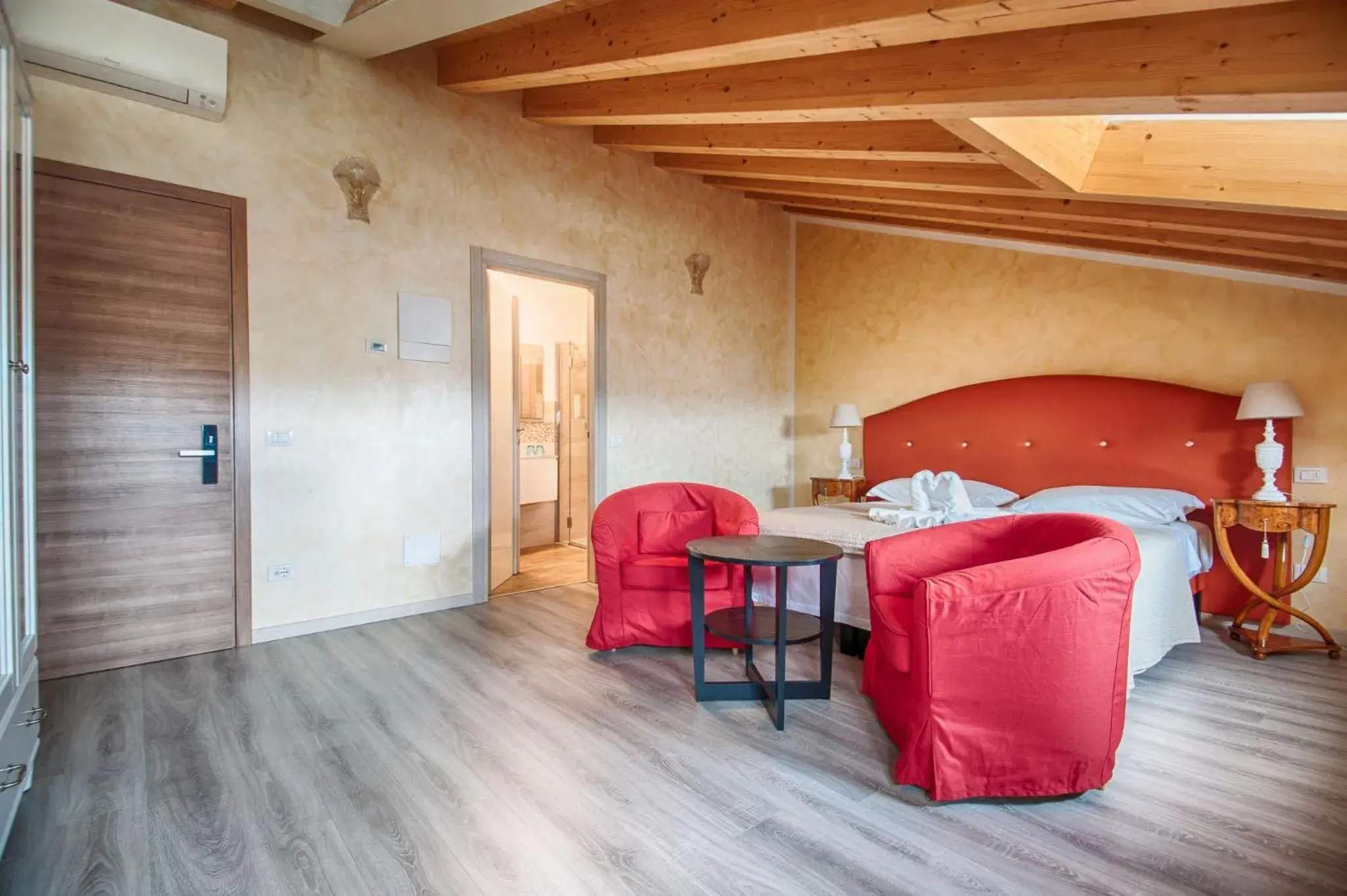 Superior Double Room - Attic in Lady Verona Residence Superior Double Room - Attic in Lady Verona Residence