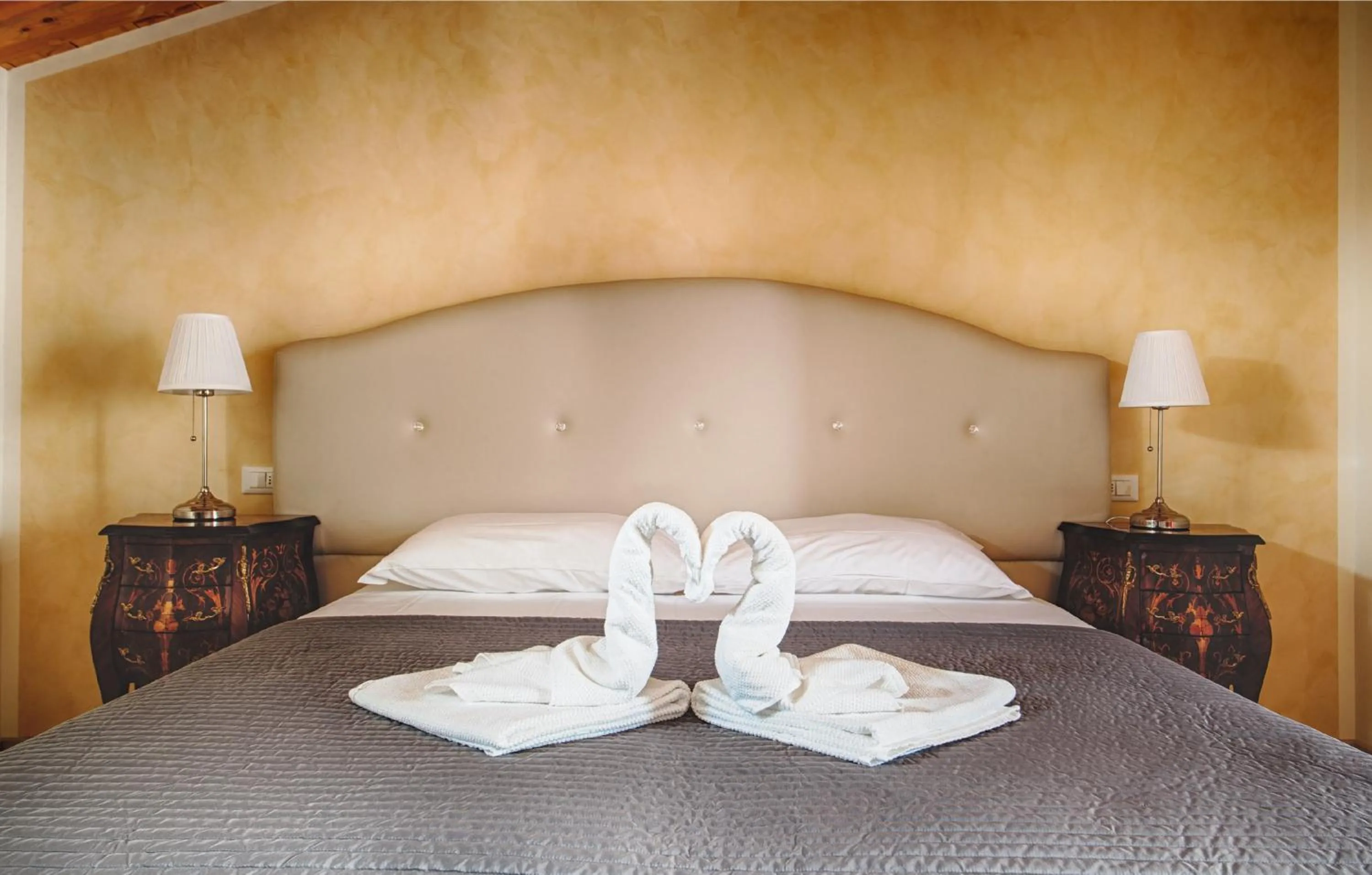 Bedroom, Bed in Lady Verona Residence