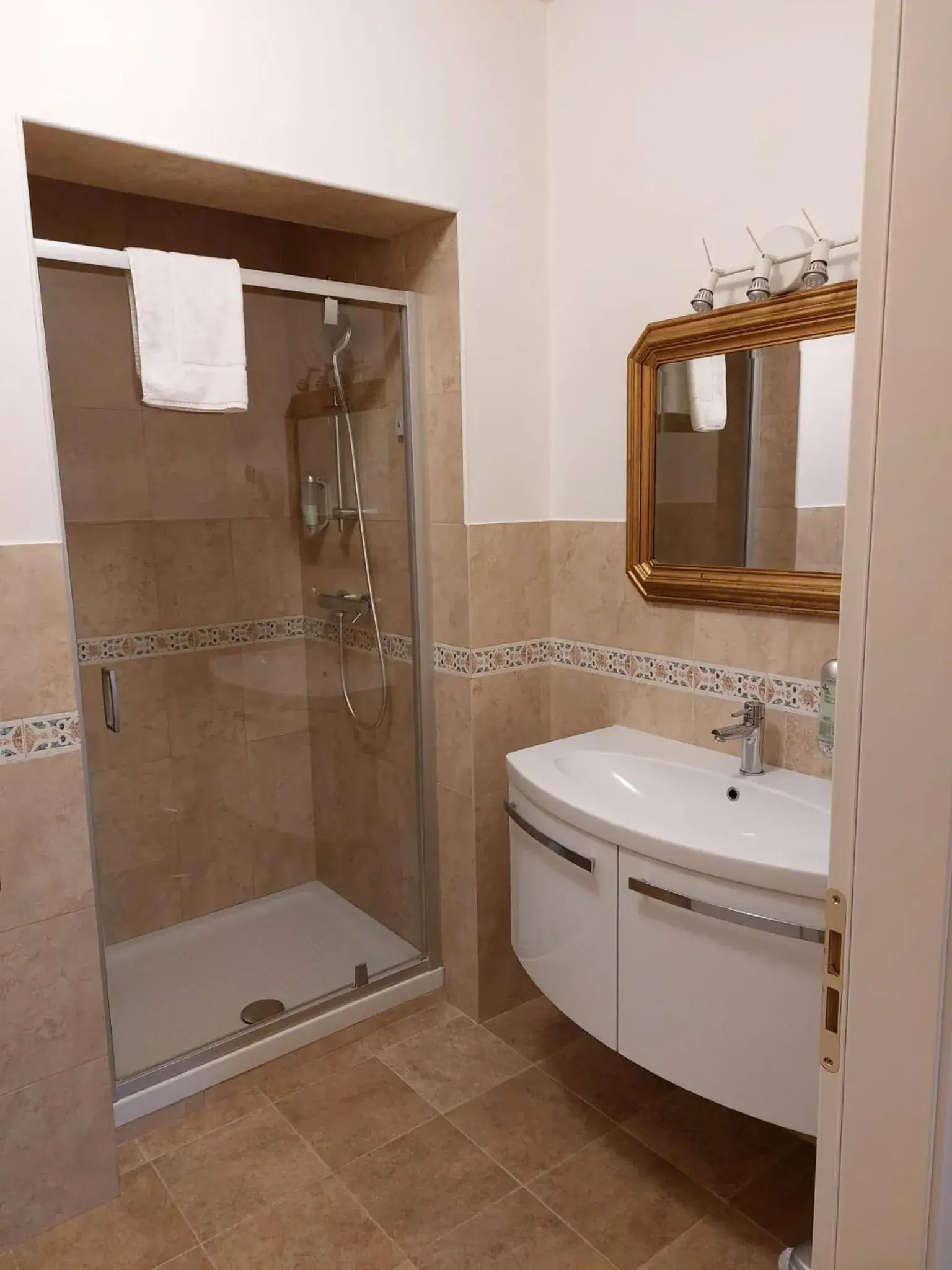 Superior Double Room with River View in Lady Verona Residence Superior Double Room with River View in Lady Verona Residence