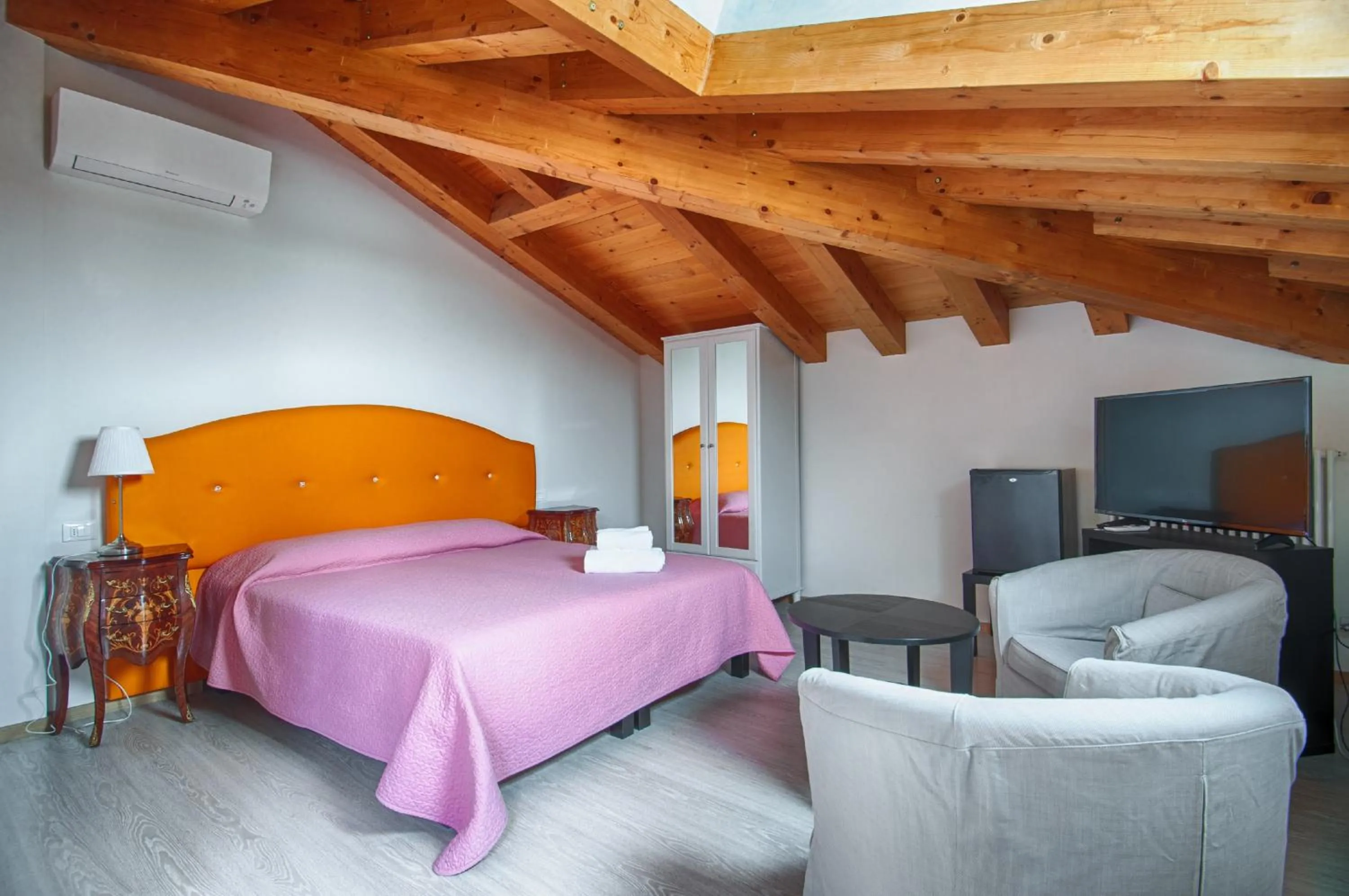 Bedroom, Bed in Lady Verona Residence