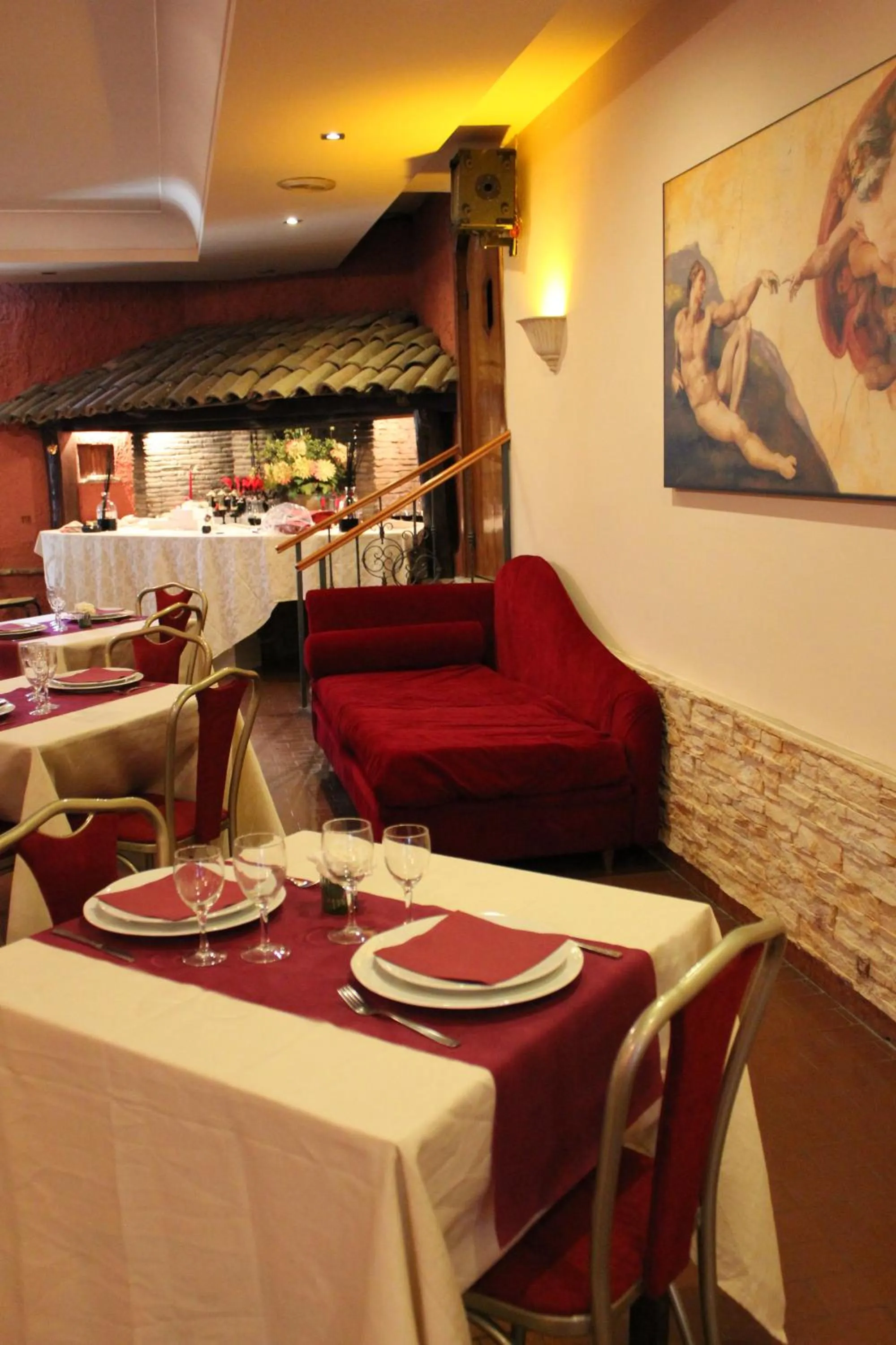 Restaurant/places to eat in Hotel Romulus