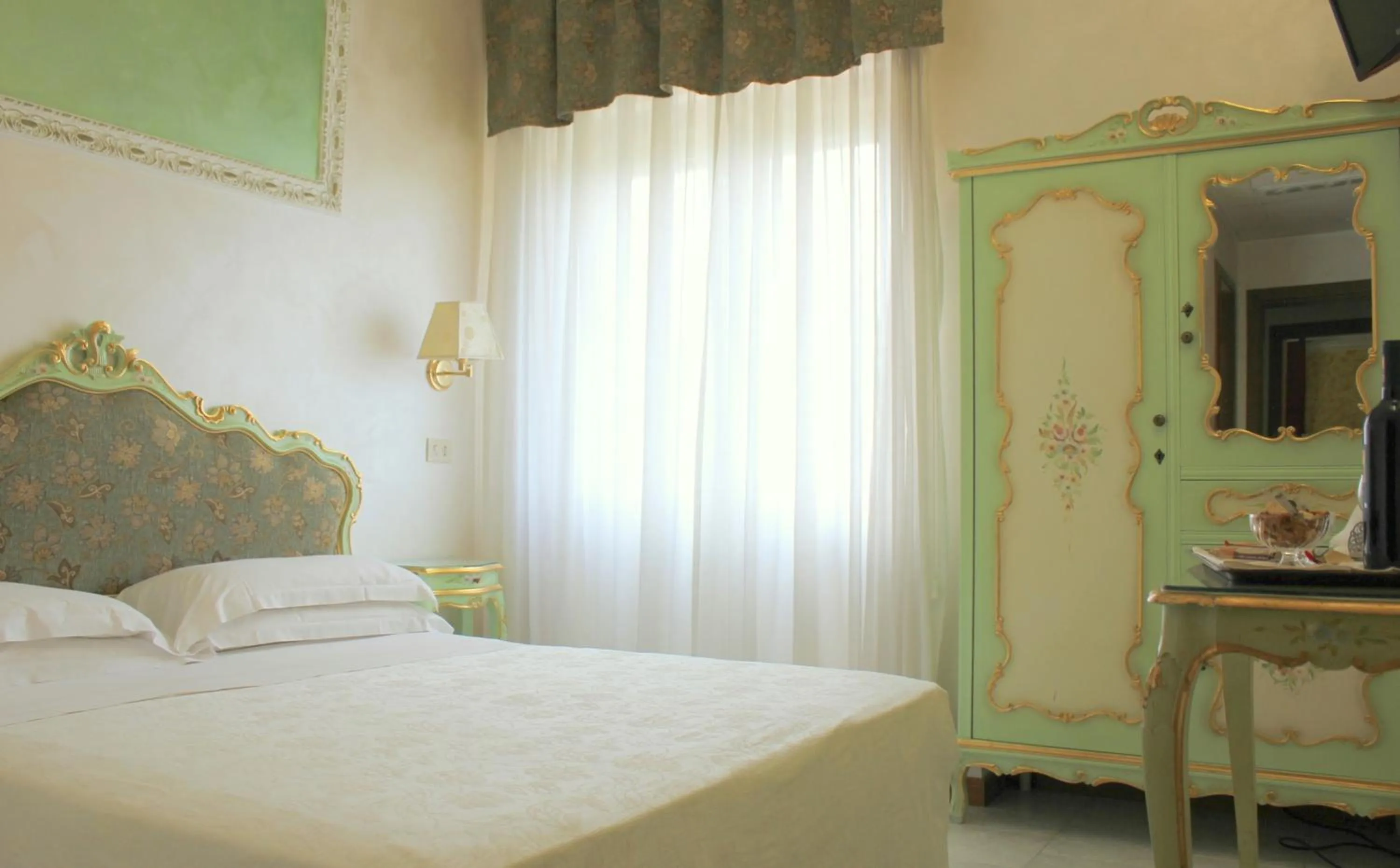 Bed in Hotel Romulus