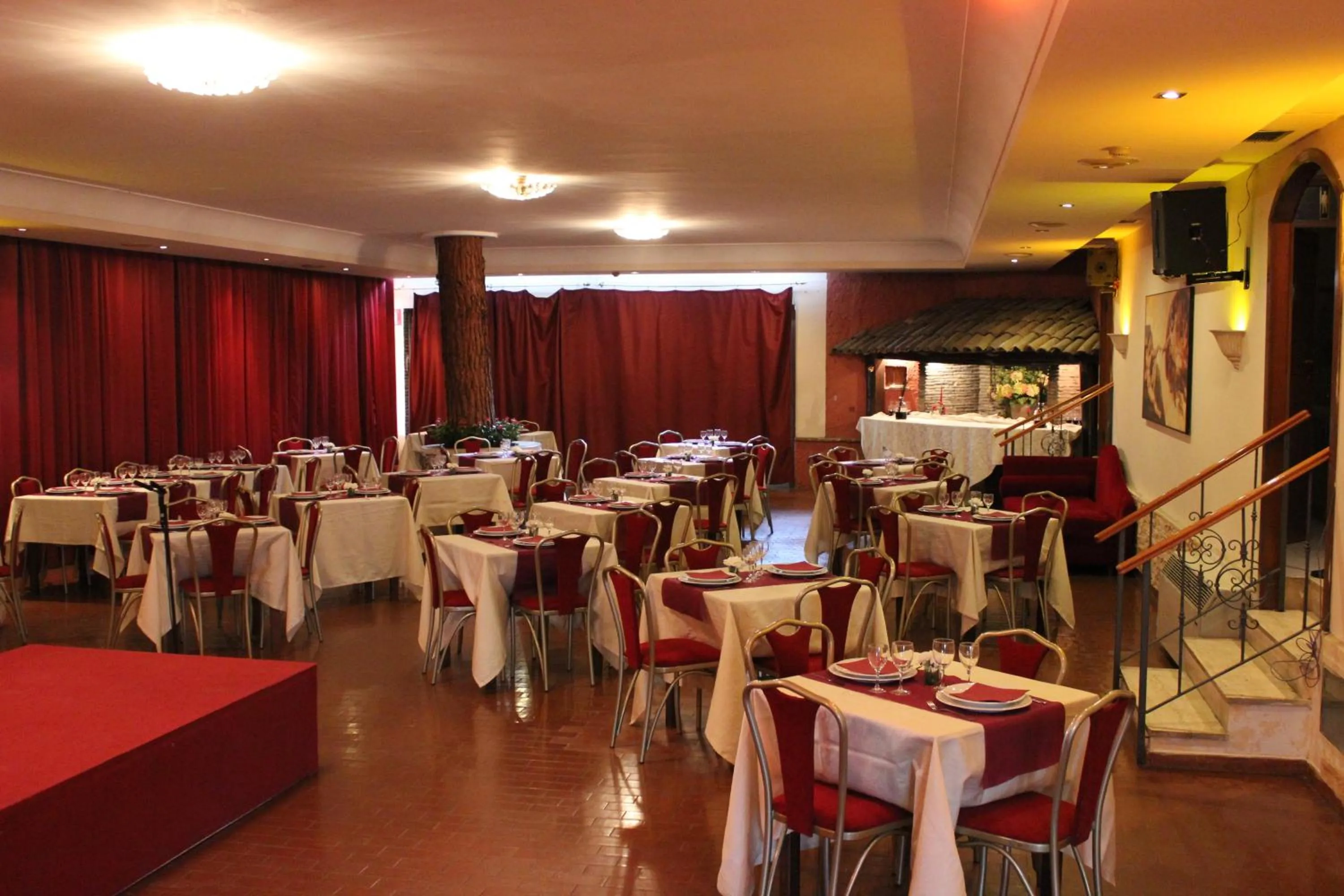 Restaurant/places to eat in Hotel Romulus