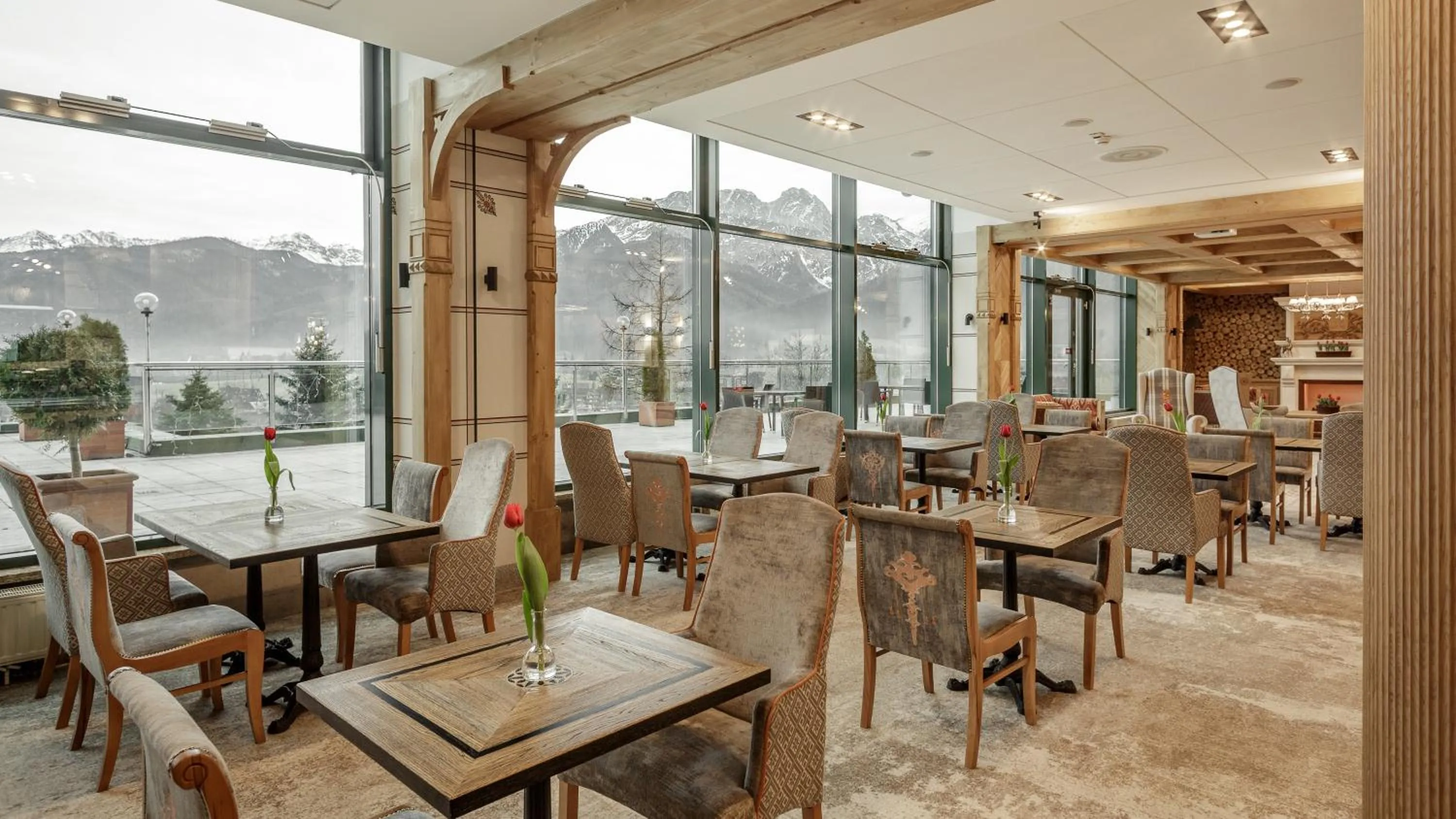 Lobby or reception in Bachleda Hotel Kasprowy