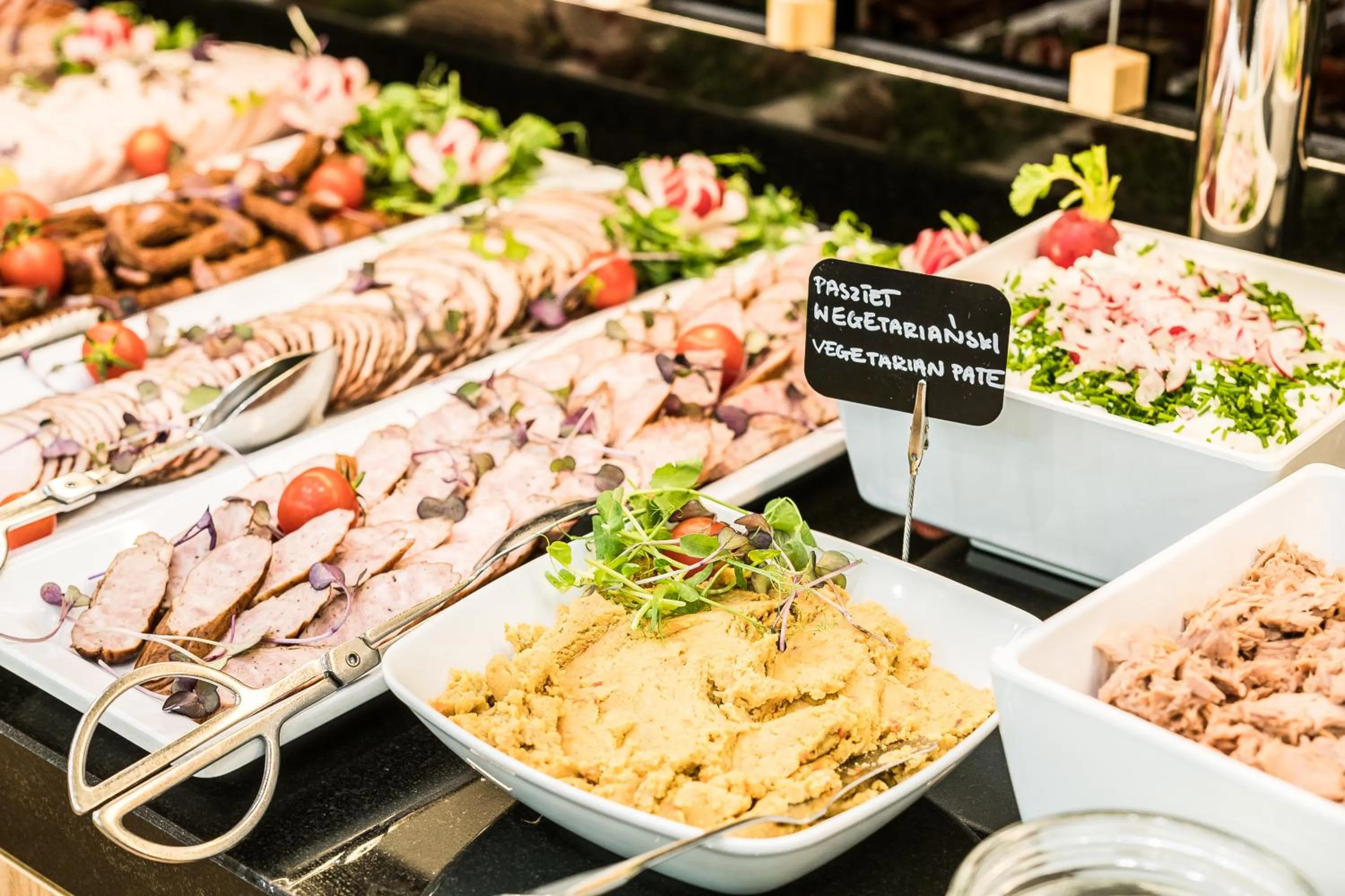 Buffet breakfast in Bachleda Hotel Kasprowy