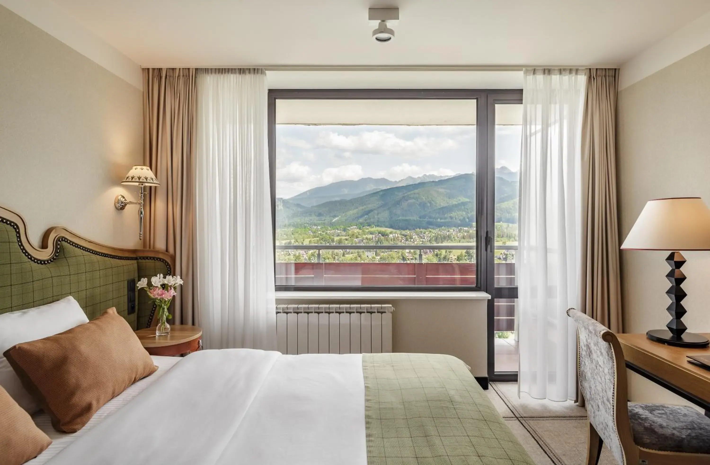 Deluxe Queen Room with Mountain View in Bachleda Hotel Kasprowy Deluxe Queen Room with Mountain View in Bachleda Hotel Kasprowy